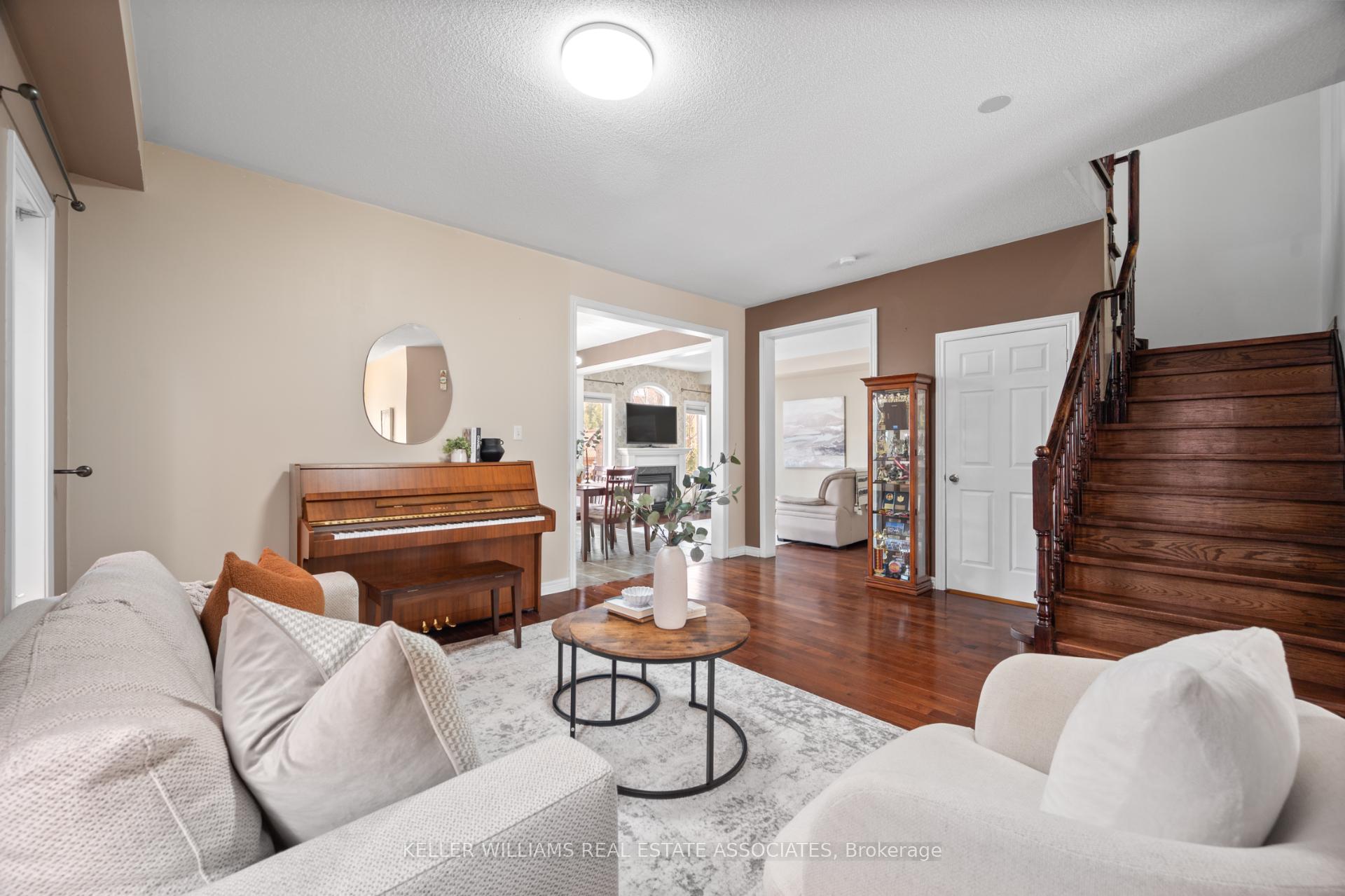 Photo 2 of 61 Oblate Crescent, Brampton, Bram West — HOMEH
