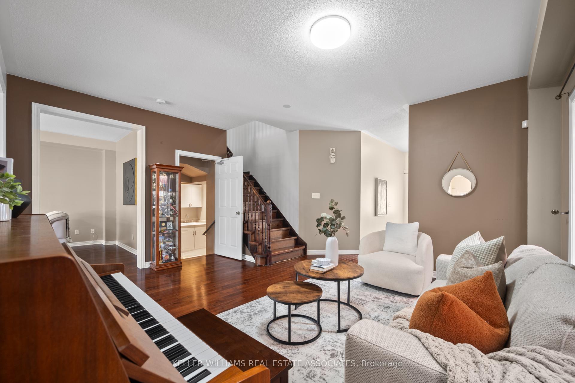 Photo 4 of 61 Oblate Crescent, Brampton, Bram West — HOMEH