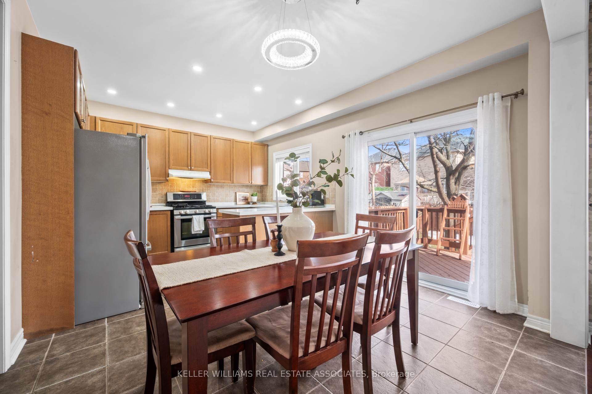 Photo 3 of 61 Oblate Crescent, Brampton, Bram West — HOMEH