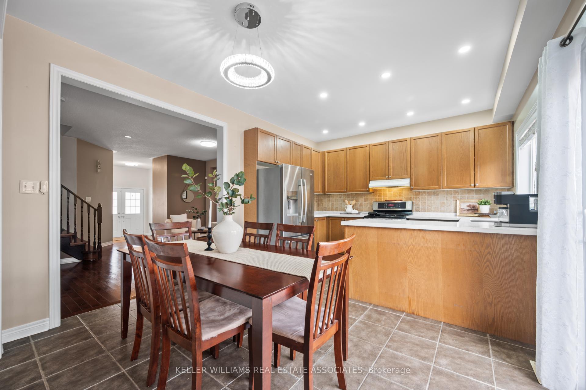 Photo 8 of 61 Oblate Crescent, Brampton, Bram West — HOMEH