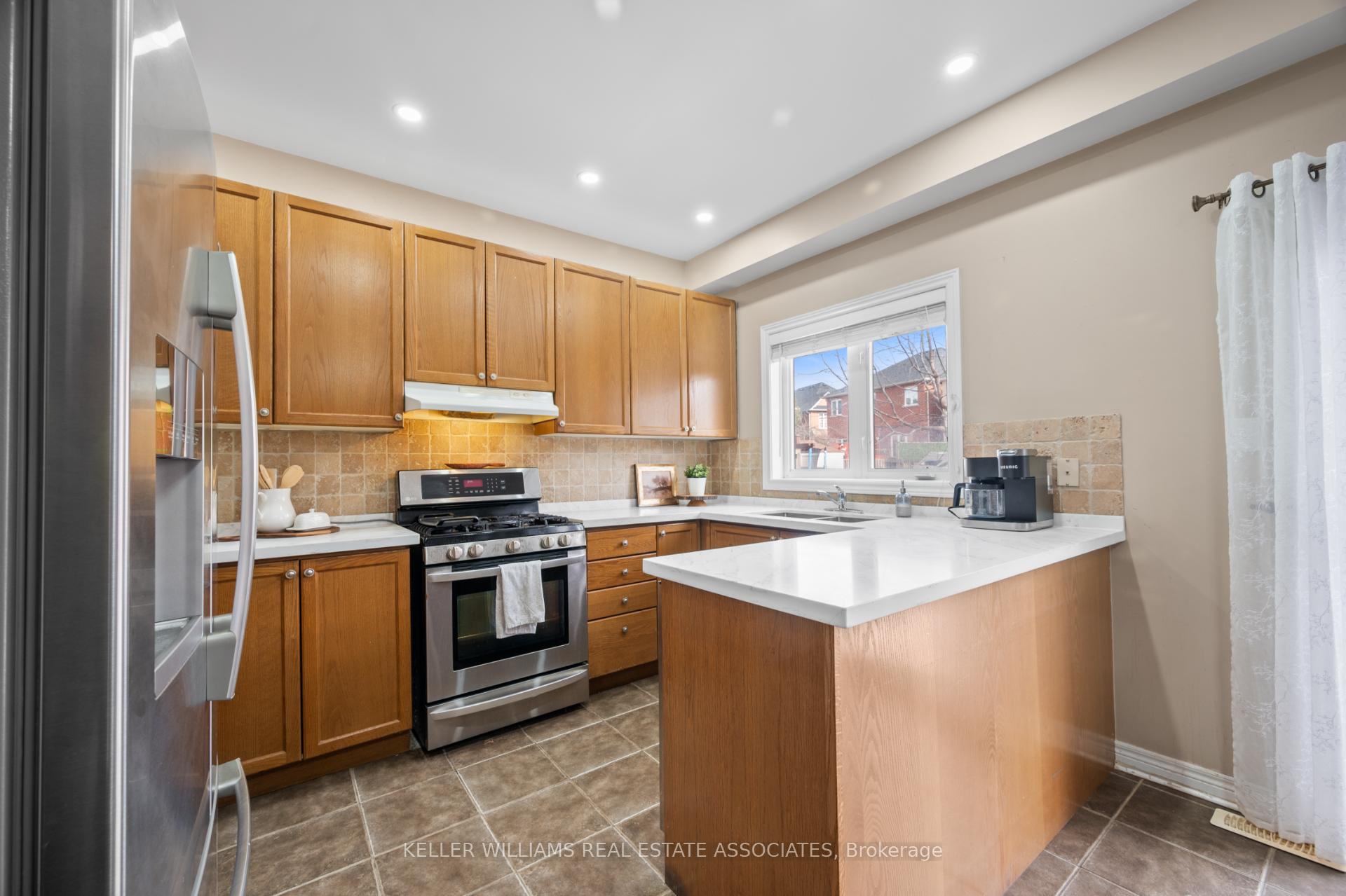 Photo 40 of 61 Oblate Crescent, Brampton, Bram West — HOMEH