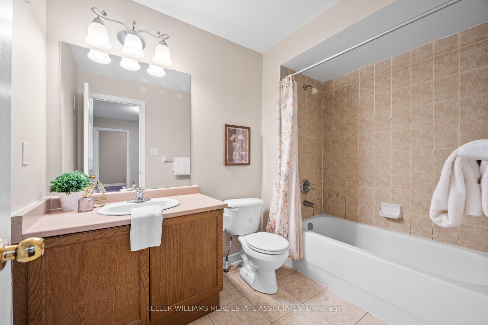Photo 24 of 61 Oblate Crescent, Brampton, Bram West — HOMEH