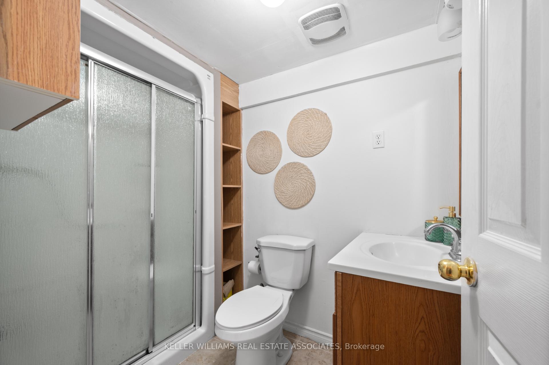Photo 33 of 61 Oblate Crescent, Brampton, Bram West — HOMEH