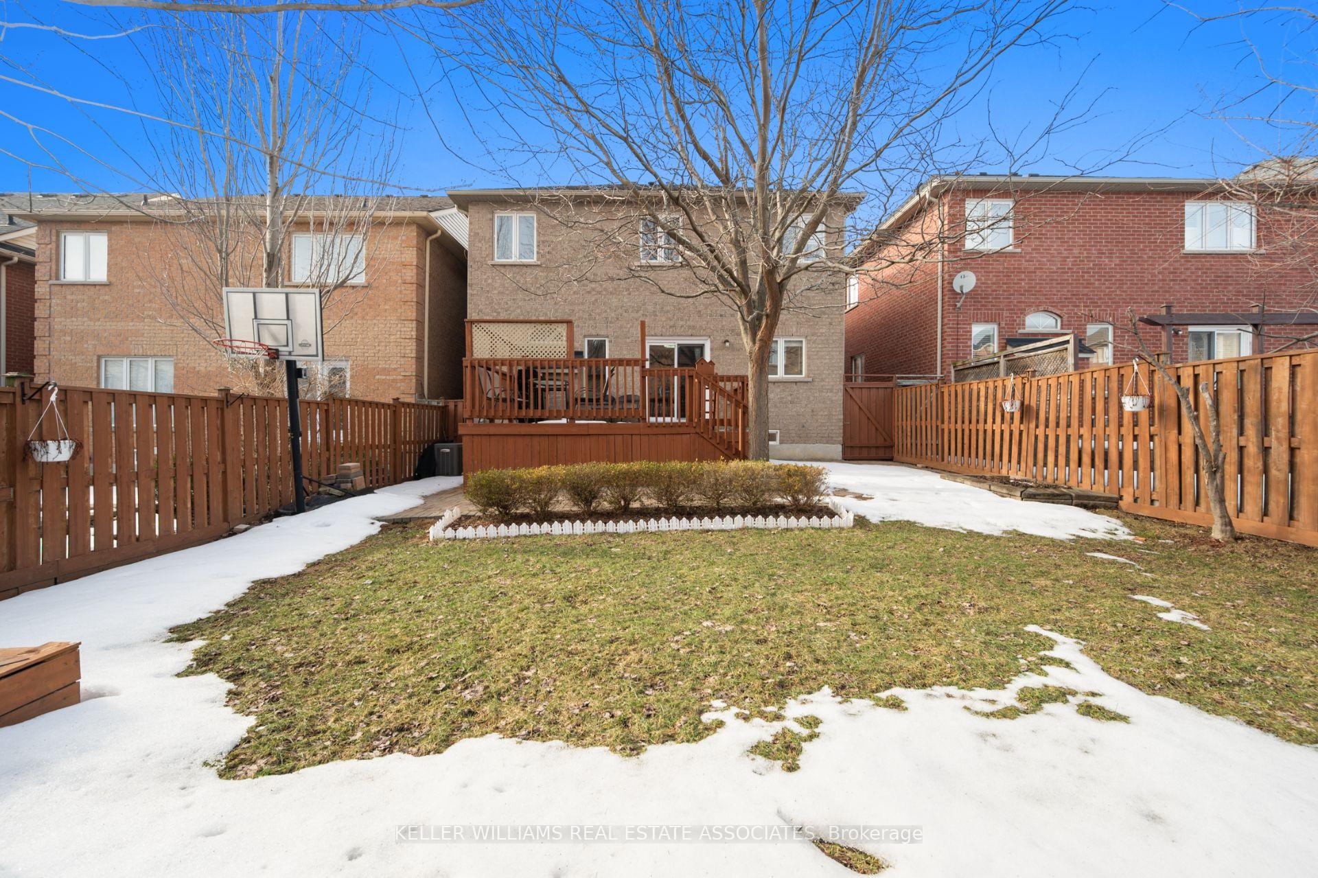 Photo 29 of 61 Oblate Crescent, Brampton, Bram West — HOMEH