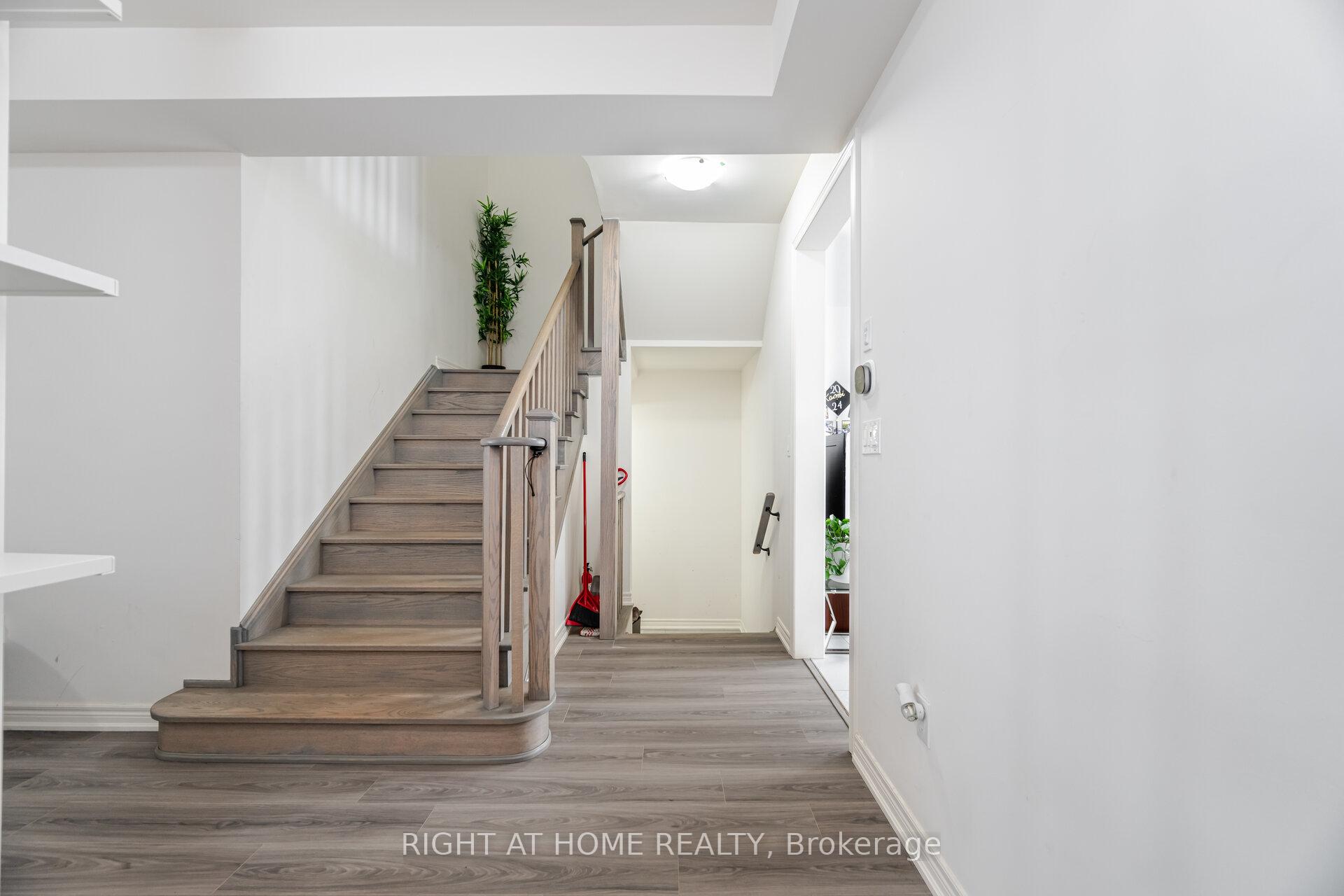 Photo 10 of 266 Skinner Road, Hamilton, Waterdown — HOMEH