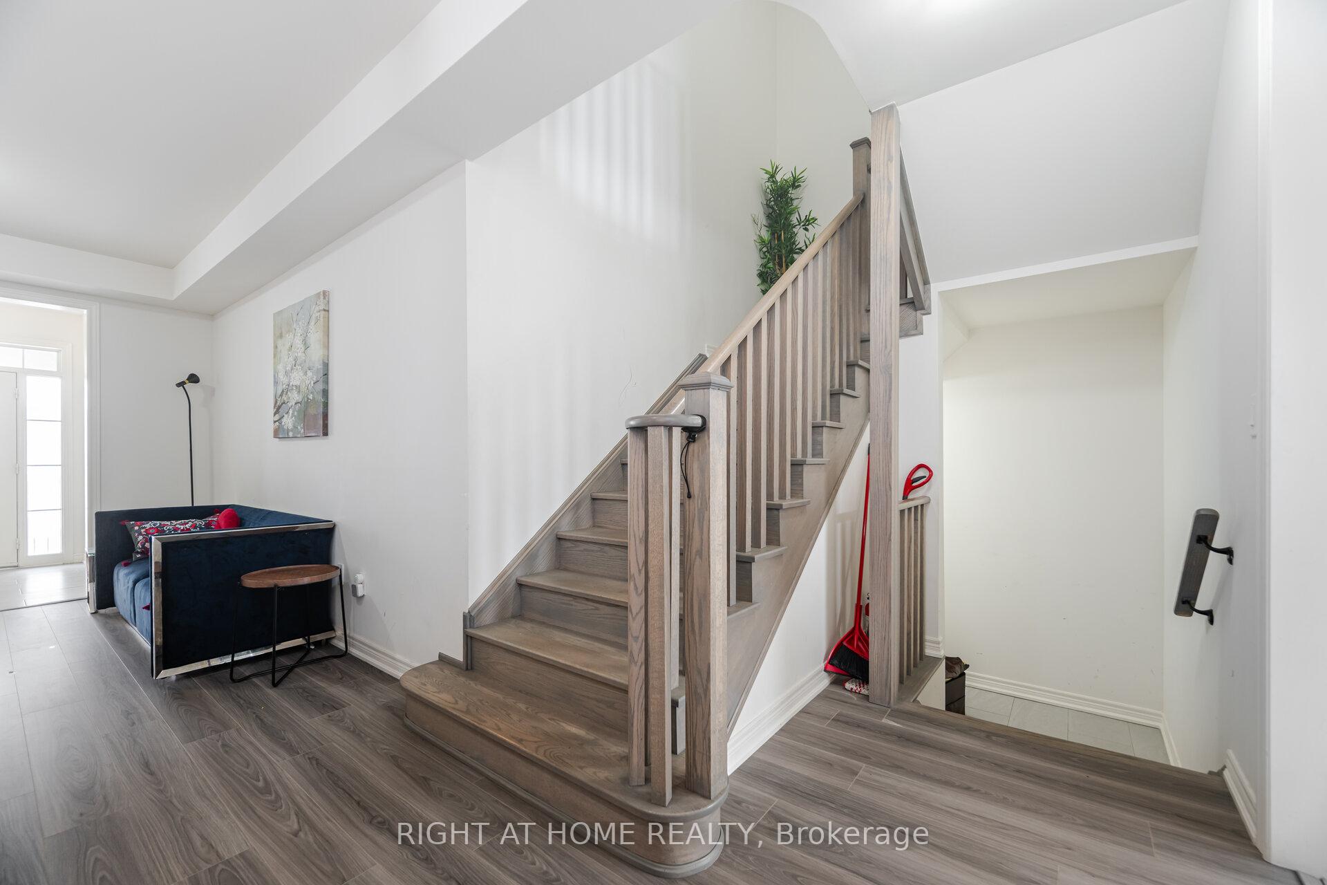 Photo 11 of 266 Skinner Road, Hamilton, Waterdown — HOMEH