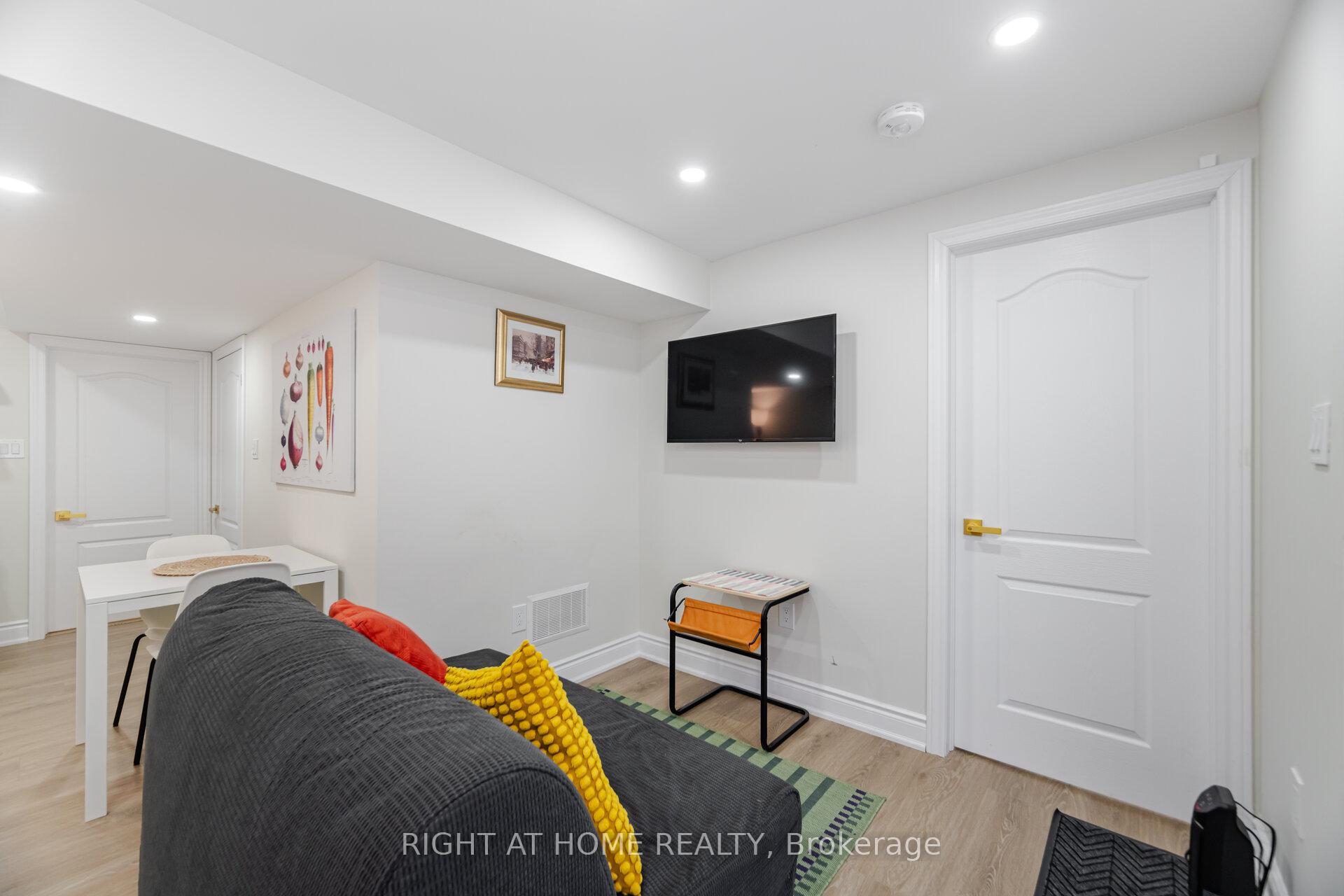 Photo 35 of 266 Skinner Road, Hamilton, Waterdown — HOMEH
