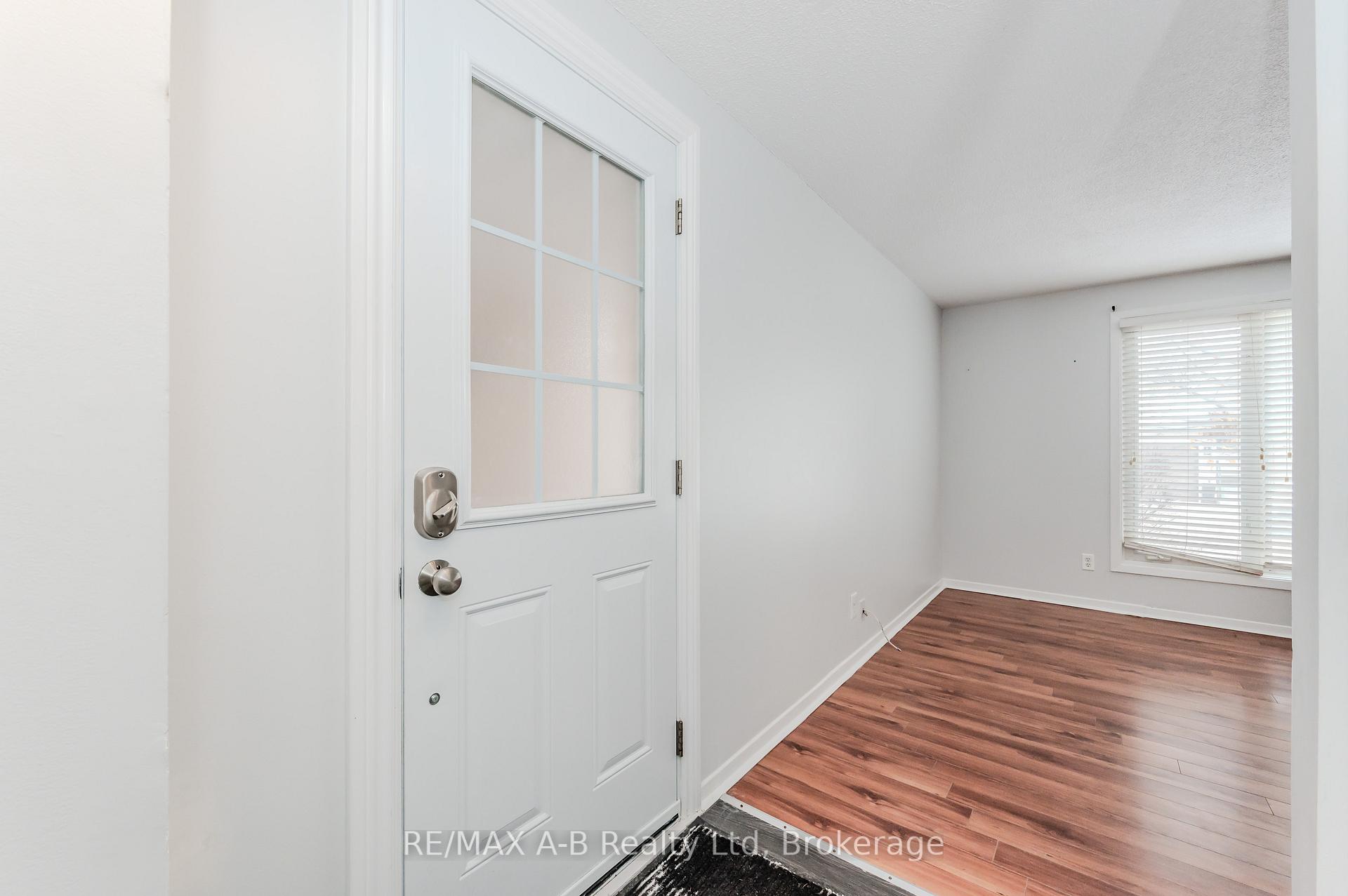 Photo 5 of 169 Elm Ridge Drive S, Kitchener — HOMEH