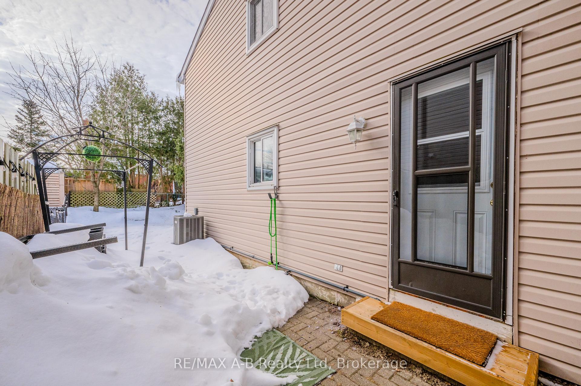Photo 15 of 169 Elm Ridge Drive S, Kitchener — HOMEH