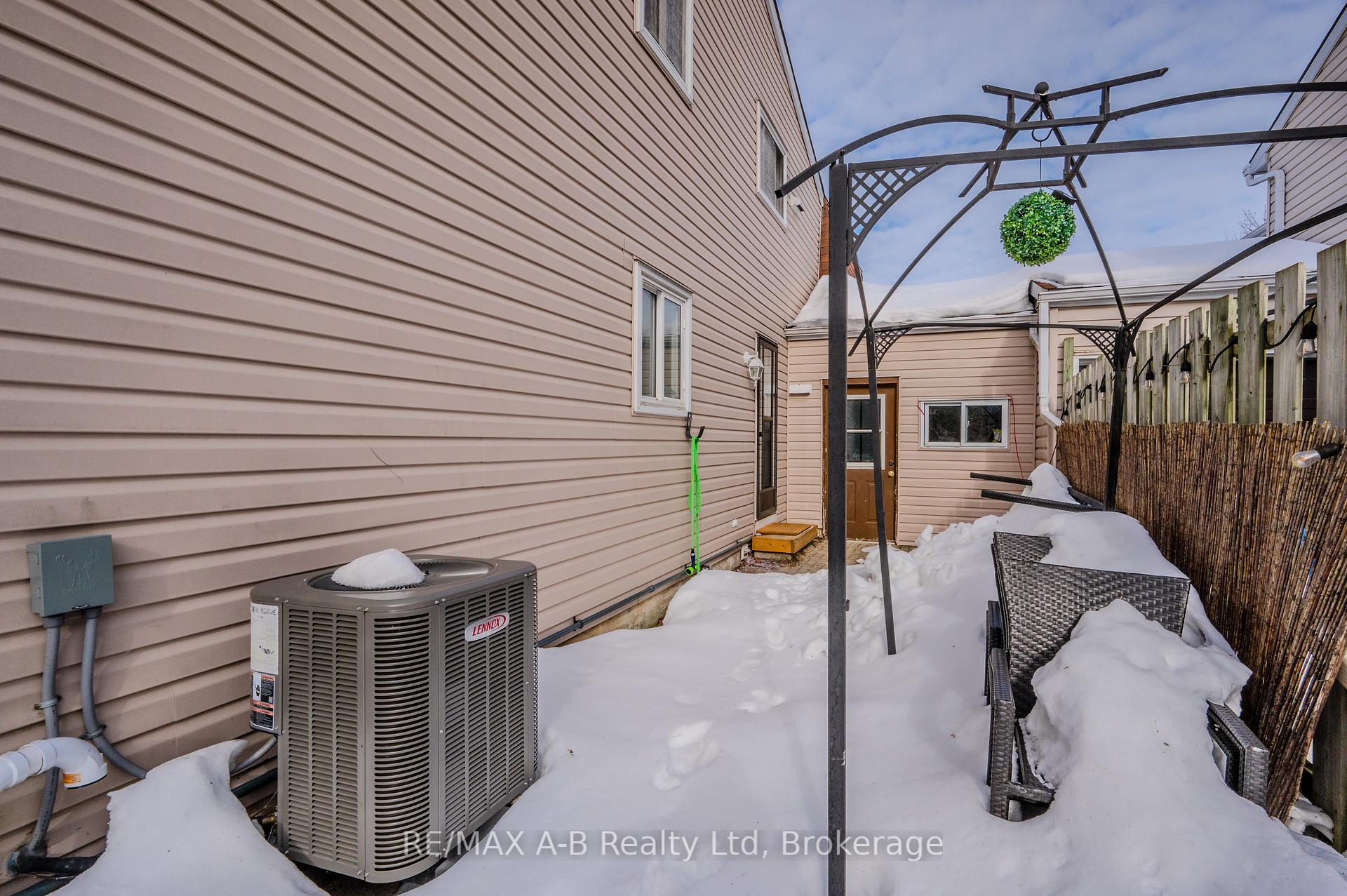 Photo 17 of 169 Elm Ridge Drive S, Kitchener — HOMEH