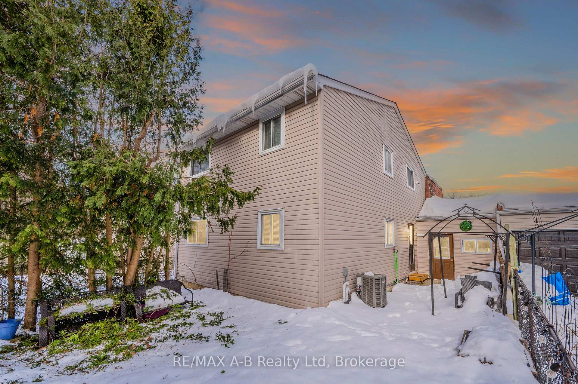 Photo 16 of 169 Elm Ridge Drive S, Kitchener — HOMEH