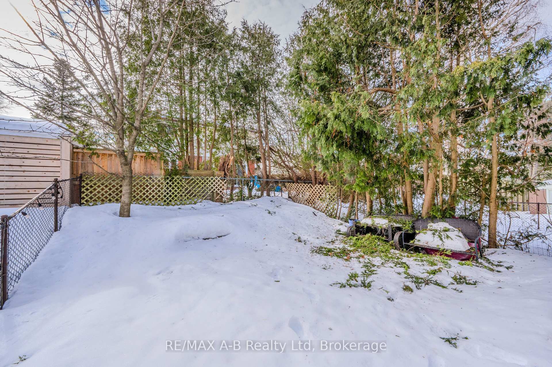 Photo 18 of 169 Elm Ridge Drive S, Kitchener — HOMEH