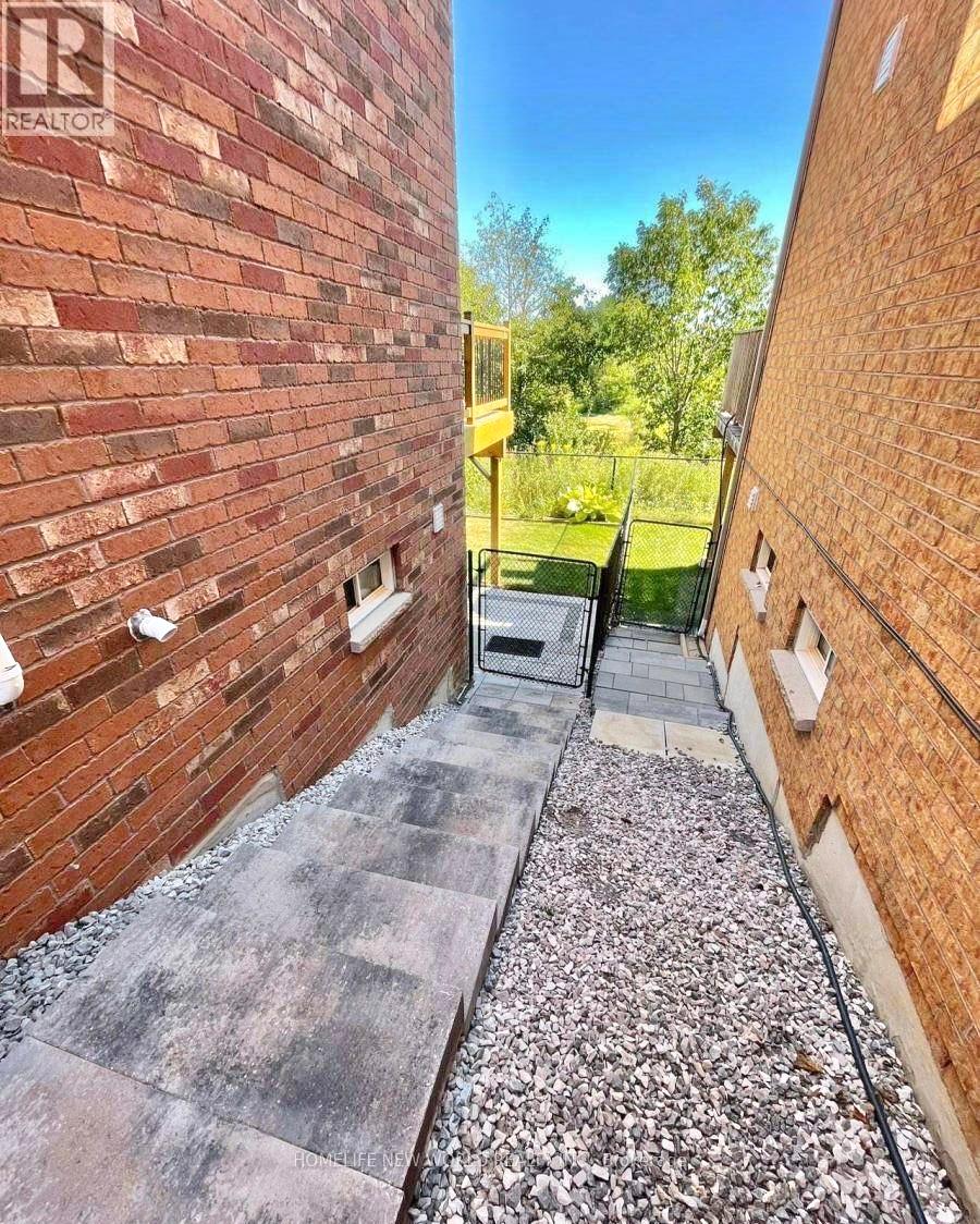 Photo 5 of Unit Lower unit, 19 Edward Jeffreys Avenue, Markham, Wismer — HOMEH