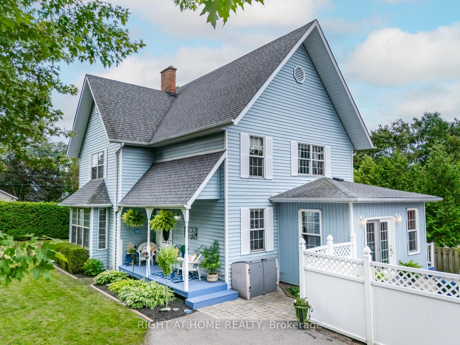 Front of 700 Myrtle Road W