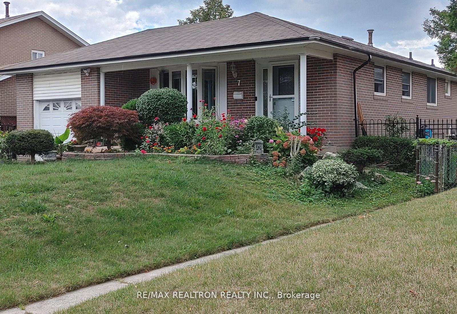 Front of Unit Main, 7 Pegasus Trail