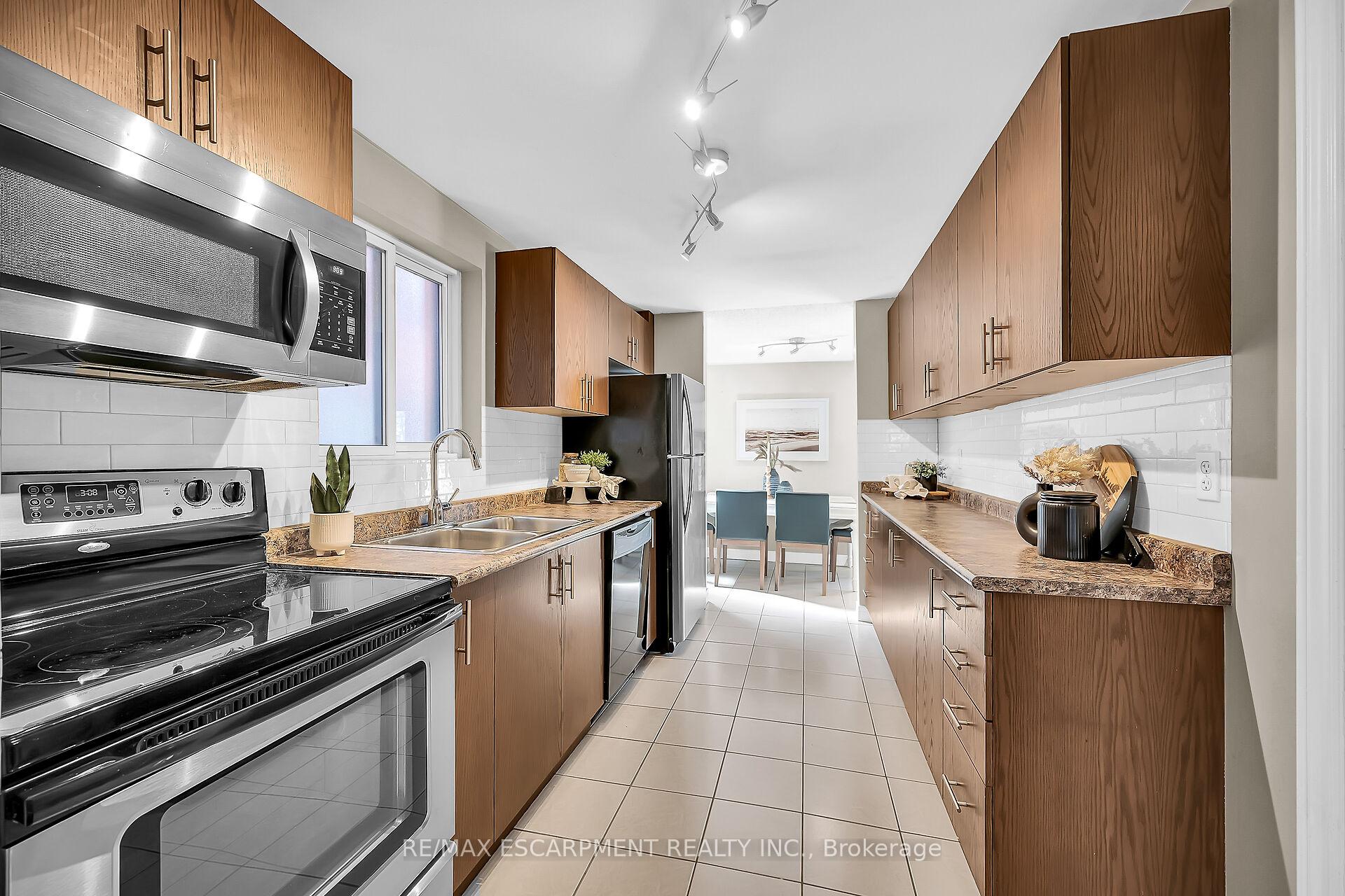 Photo 8 of 161 Ray Street N, Hamilton, Strathcona — HOMEH