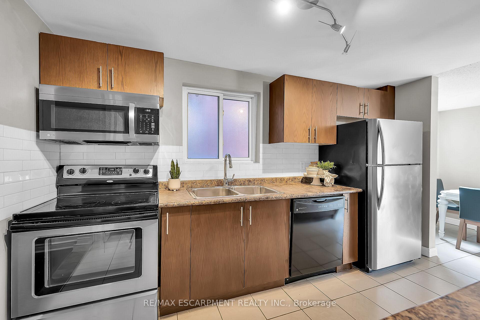 Photo 11 of 161 Ray Street N, Hamilton, Strathcona — HOMEH