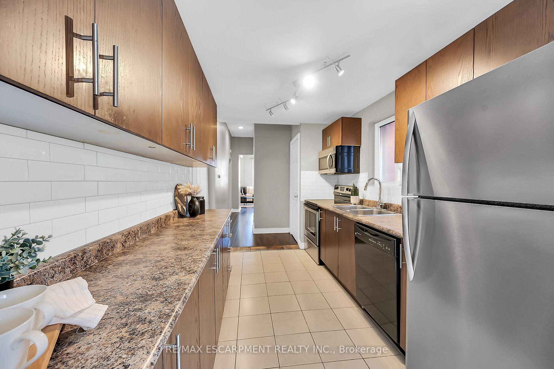 Photo 17 of 161 Ray Street N, Hamilton, Strathcona — HOMEH
