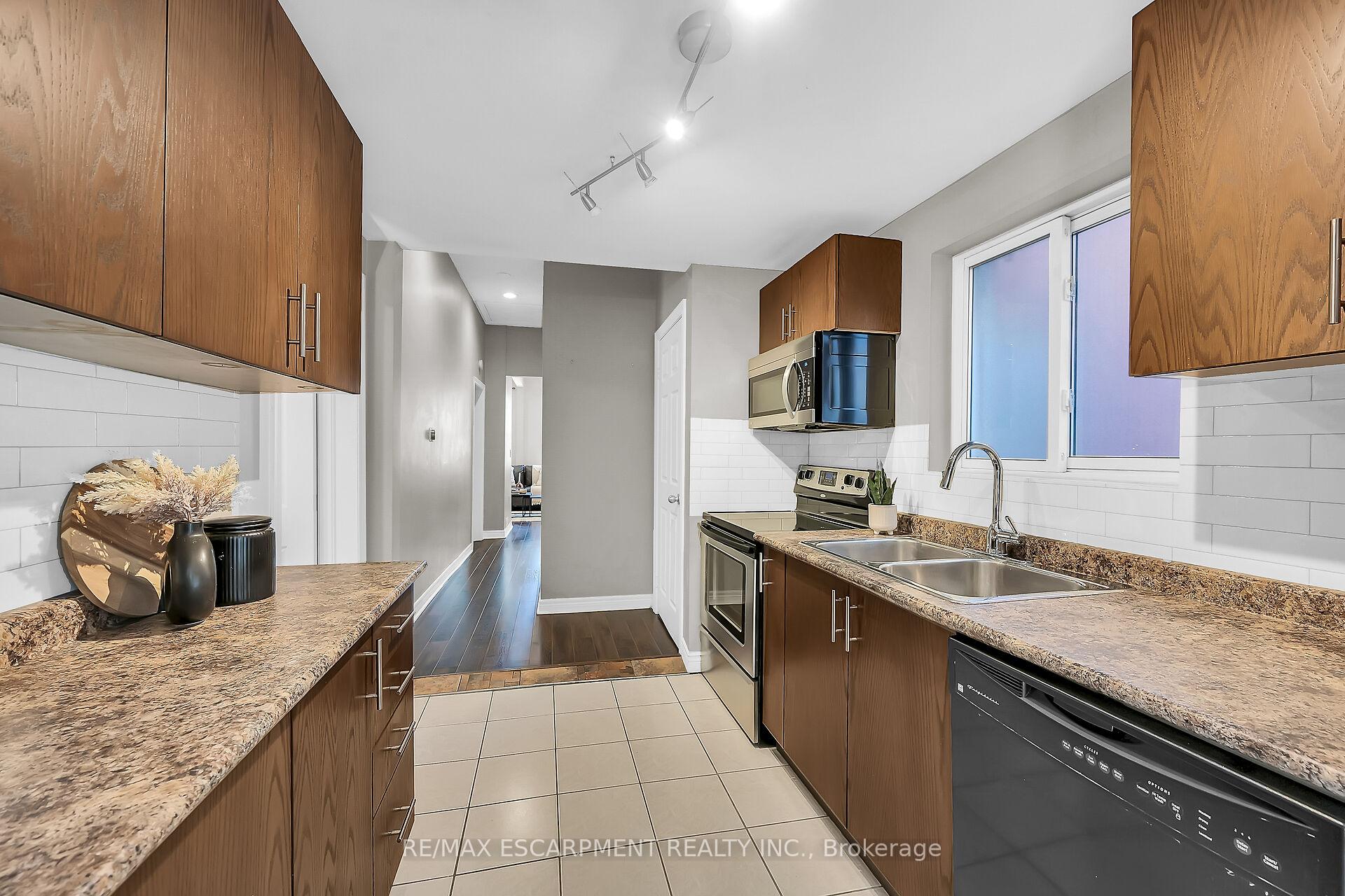 Photo 16 of 161 Ray Street N, Hamilton, Strathcona — HOMEH