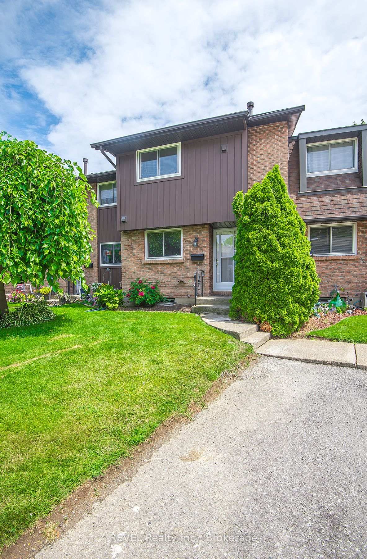 Photo 3 of Unit 54, 151 Linwell Road, St. Catharines, Lakeport — HOMEH