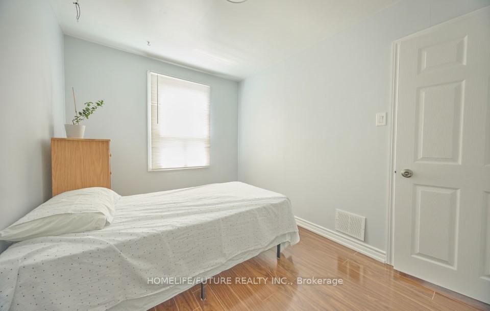 Photo 23 of 35 Elm Street, Ajax, Central — HOMEH
