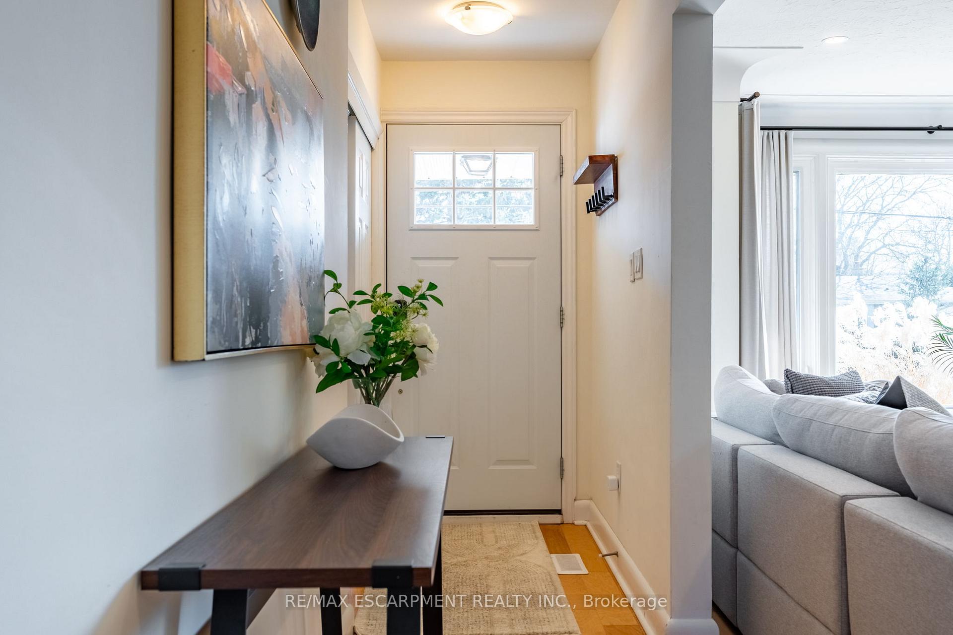 Photo 9 of 26 McMaster Avenue, Hamilton, Dundas — HOMEH