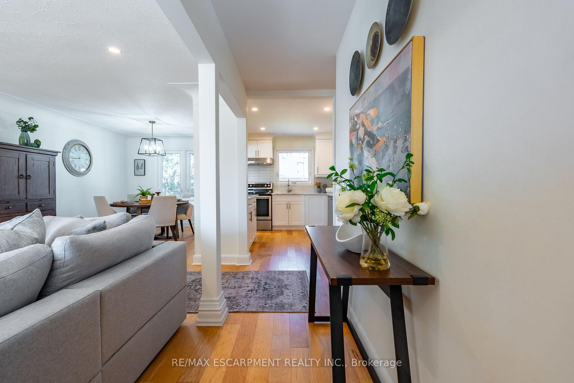 Photo 14 of 26 McMaster Avenue, Hamilton, Dundas — HOMEH