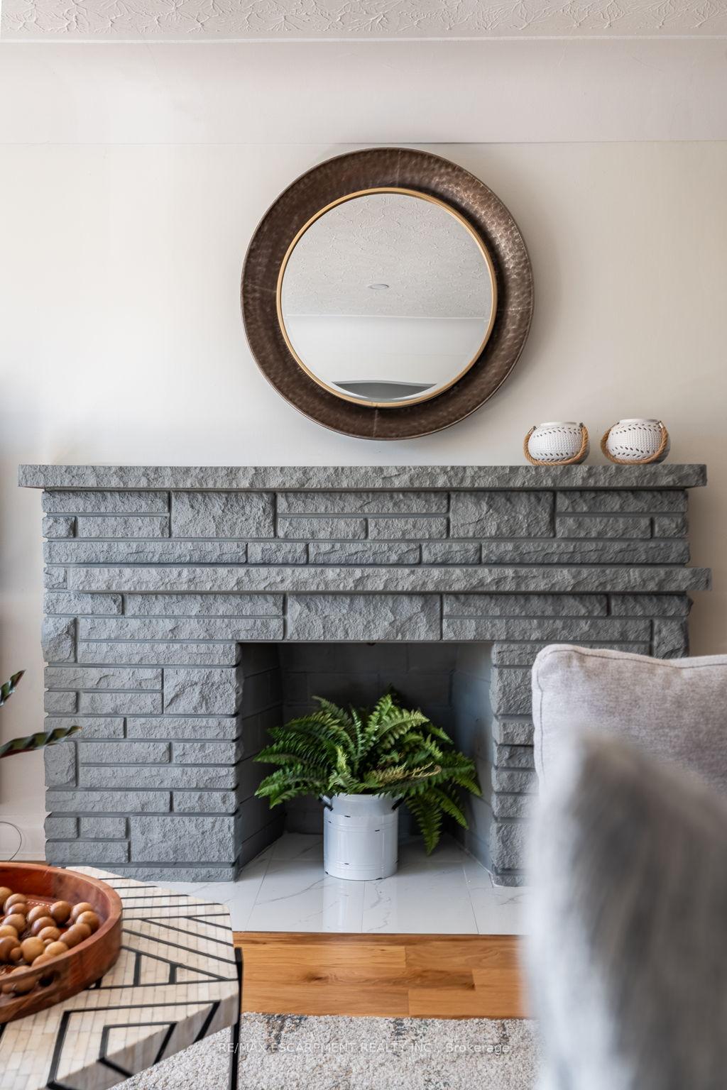 Photo 4 of 26 McMaster Avenue, Hamilton, Dundas — HOMEH