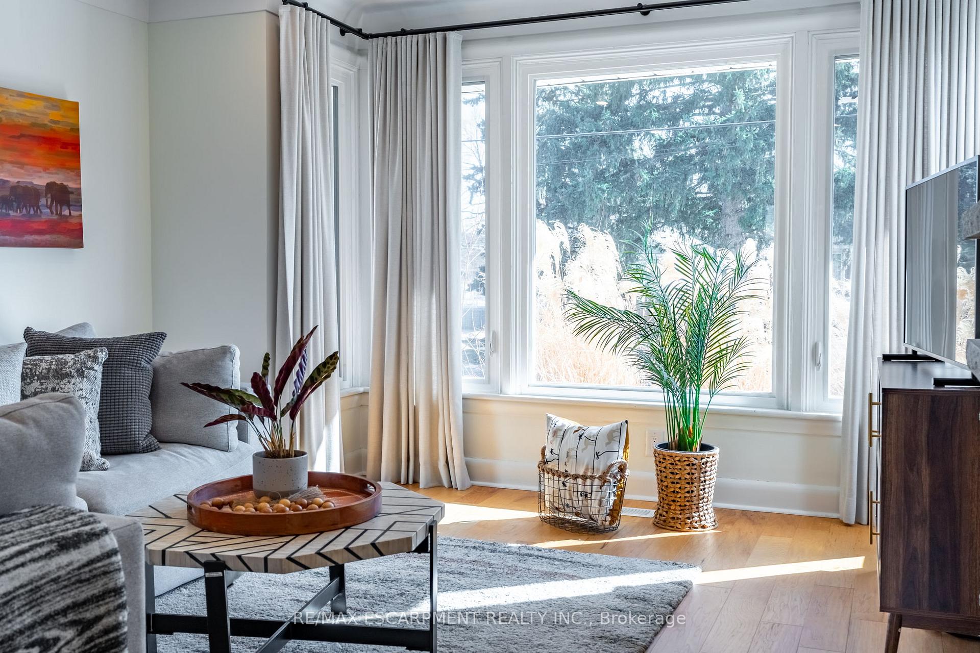 Photo 15 of 26 McMaster Avenue, Hamilton, Dundas — HOMEH