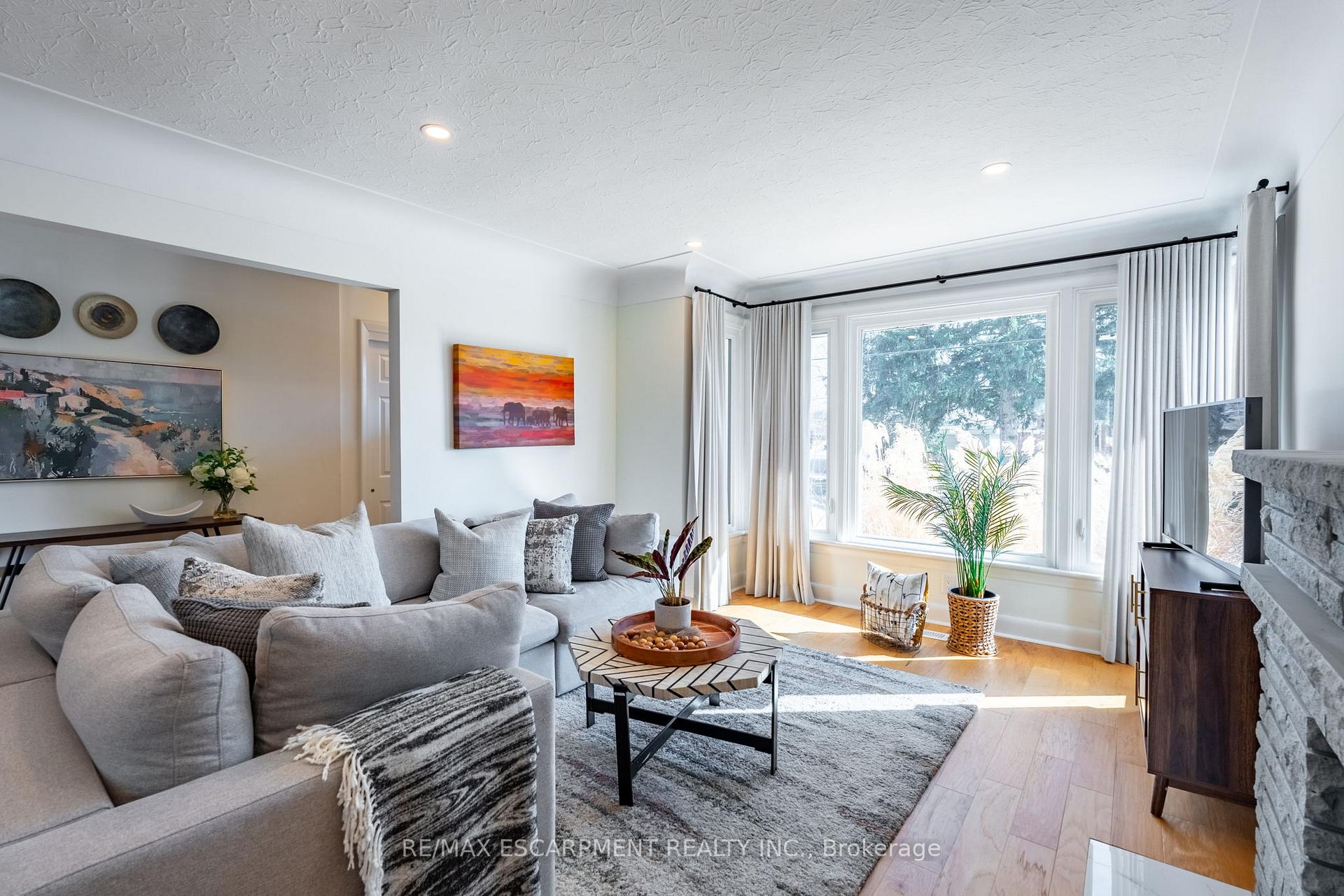 Photo 7 of 26 McMaster Avenue, Hamilton, Dundas — HOMEH