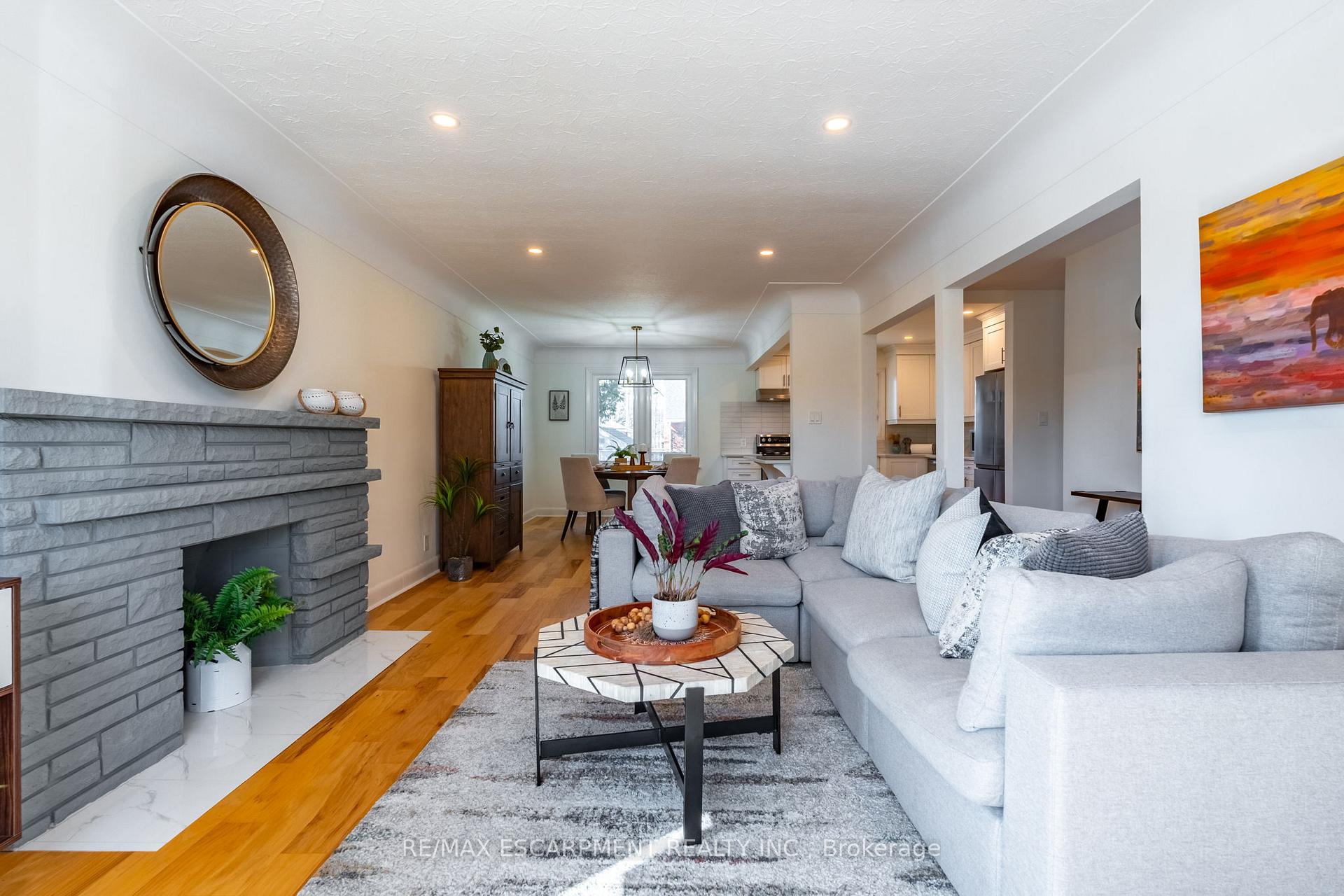 Photo 11 of 26 McMaster Avenue, Hamilton, Dundas — HOMEH
