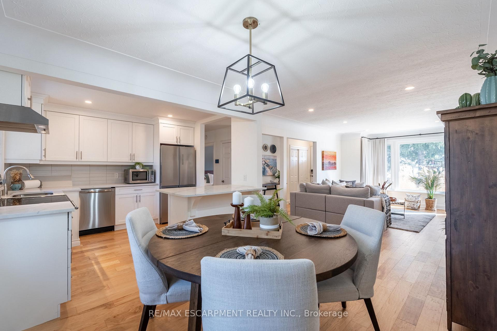 Photo 21 of 26 McMaster Avenue, Hamilton, Dundas — HOMEH