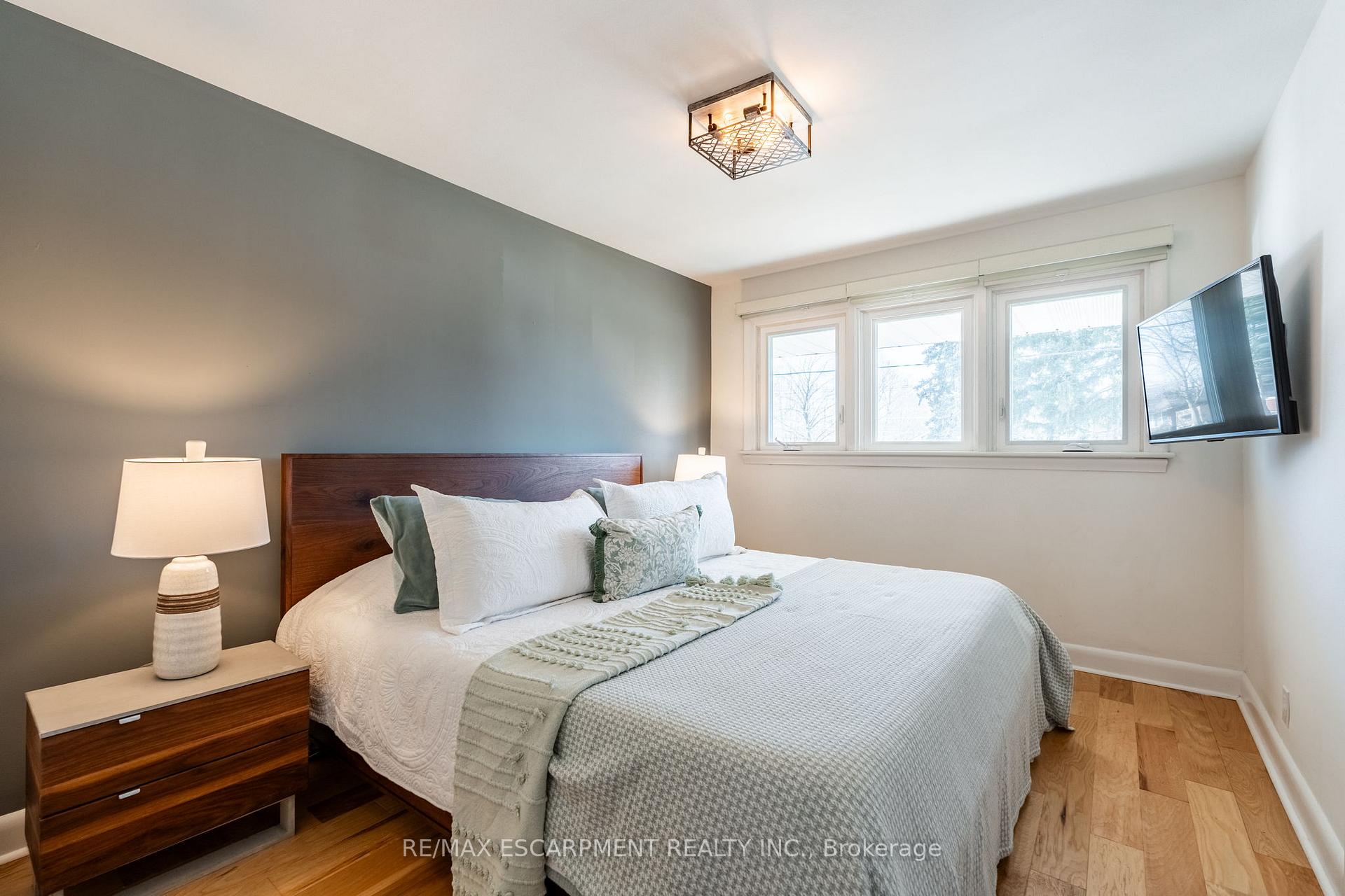 Photo 42 of 26 McMaster Avenue, Hamilton, Dundas — HOMEH