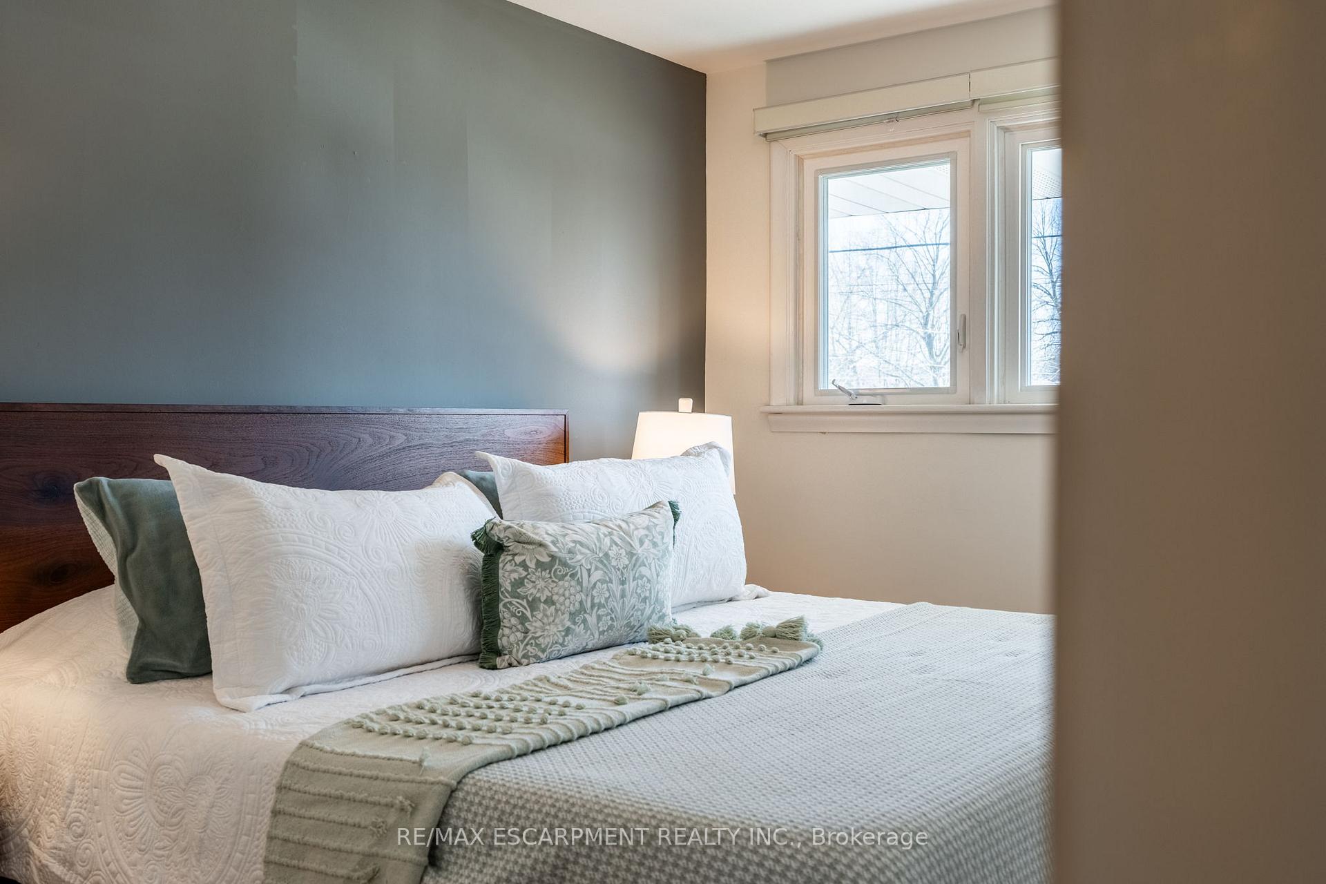 Photo 18 of 26 McMaster Avenue, Hamilton, Dundas — HOMEH