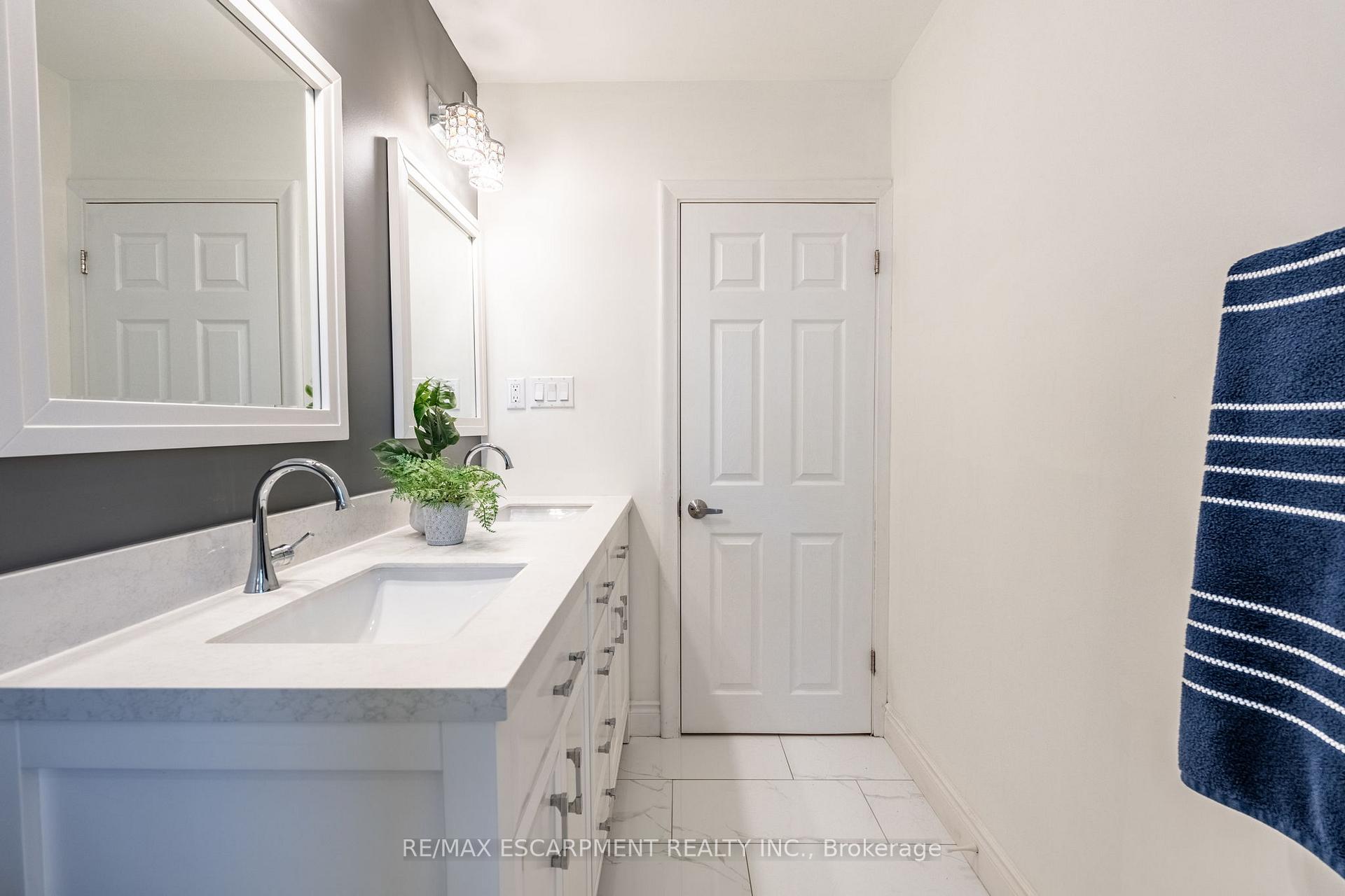 Photo 20 of 26 McMaster Avenue, Hamilton, Dundas — HOMEH