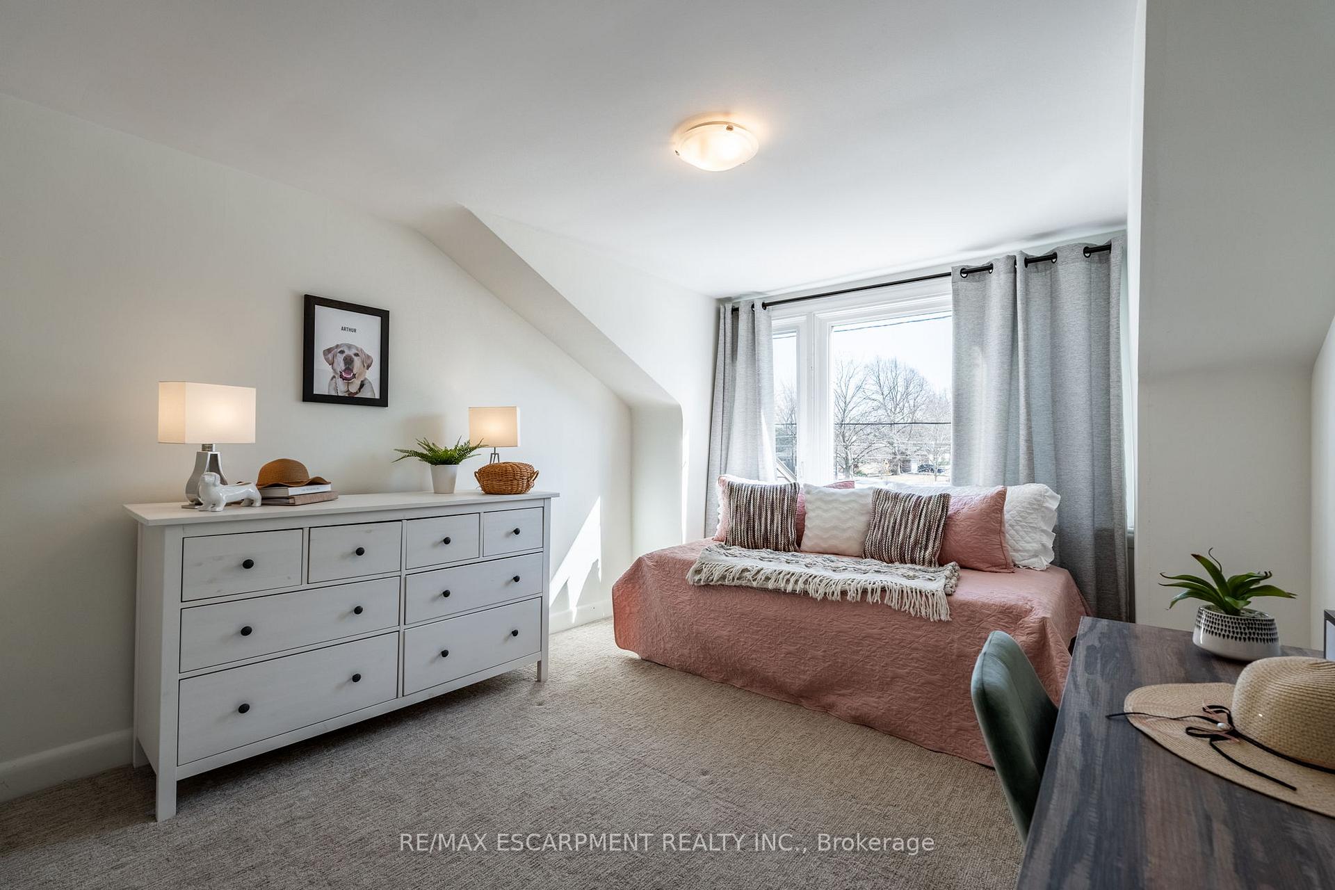 Photo 23 of 26 McMaster Avenue, Hamilton, Dundas — HOMEH