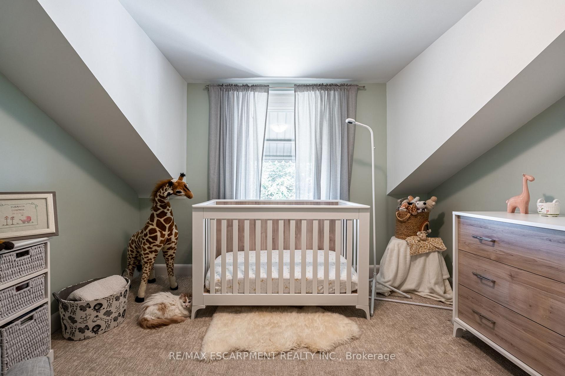 Photo 24 of 26 McMaster Avenue, Hamilton, Dundas — HOMEH