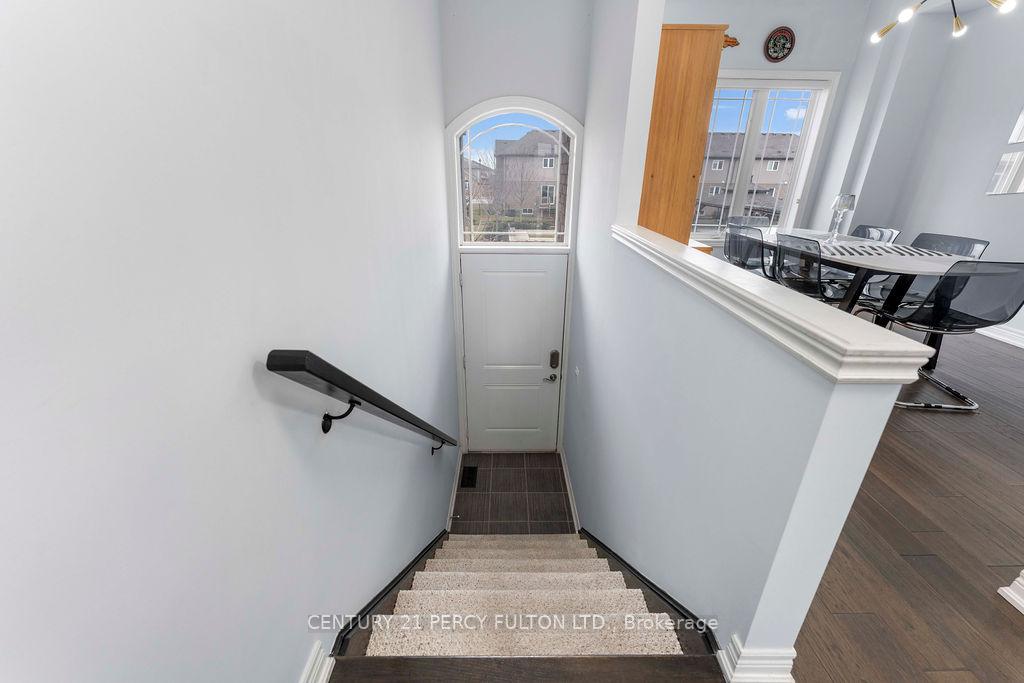 Photo 2 of 58 Bloom Crescent, Hamilton, Hannon — HOMEH