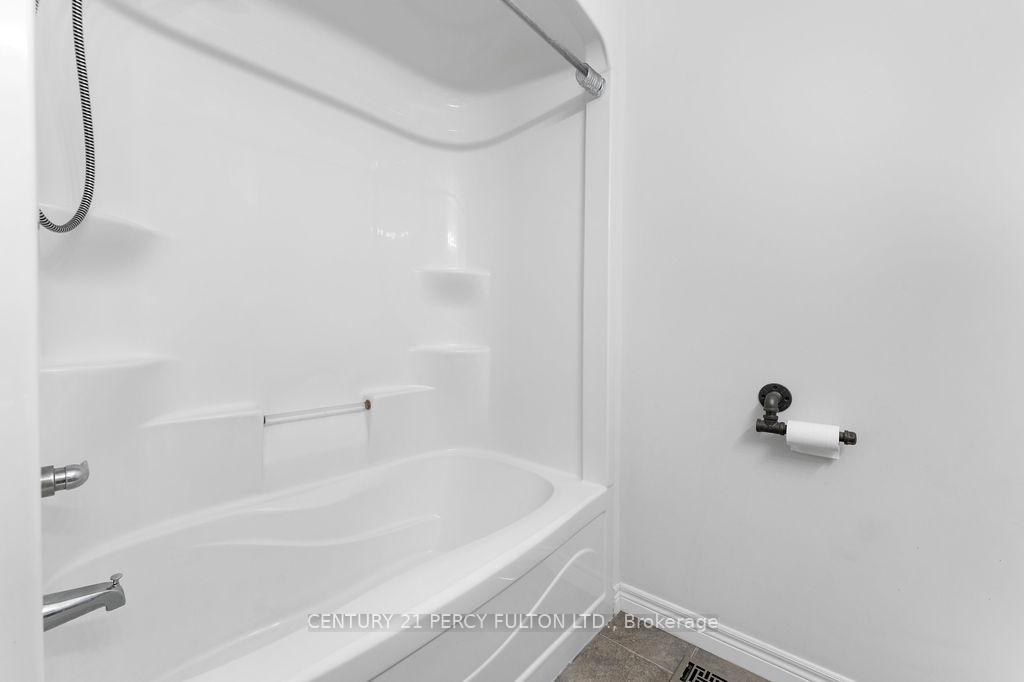 Photo 14 of 58 Bloom Crescent, Hamilton, Hannon — HOMEH