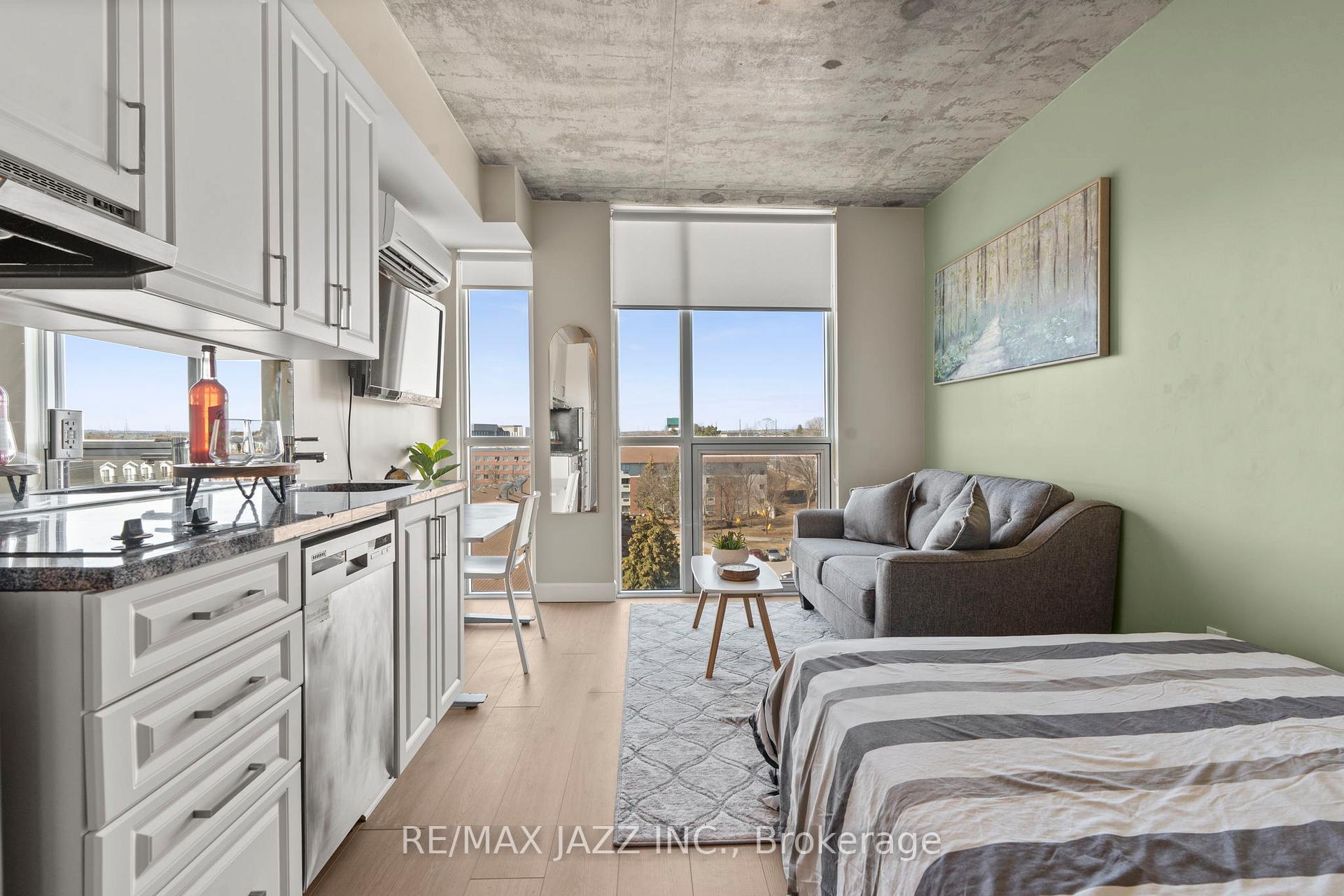 Front of Unit 622, 1900 Simcoe Street N