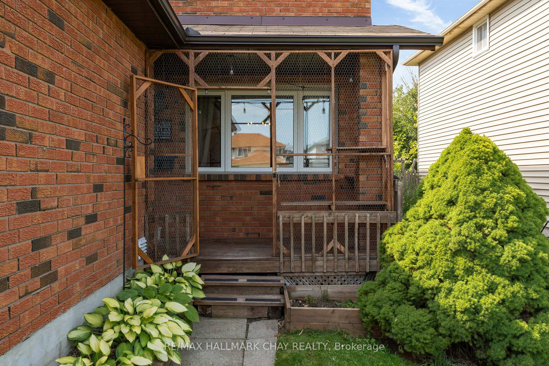 Photo 2 of 294 Hickling Trail, Barrie, Grove East — HOMEH