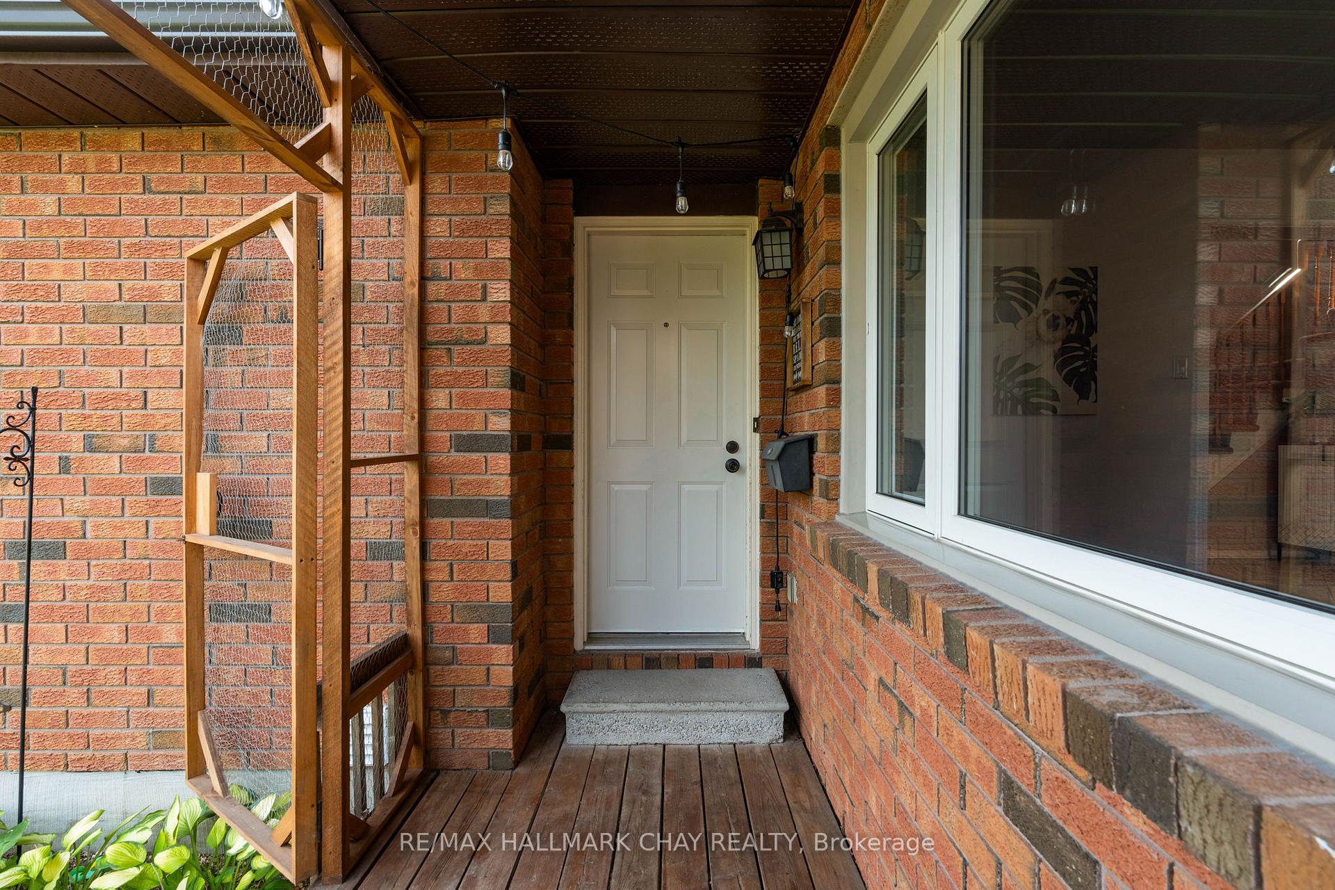 Photo 3 of 294 Hickling Trail, Barrie, Grove East — HOMEH