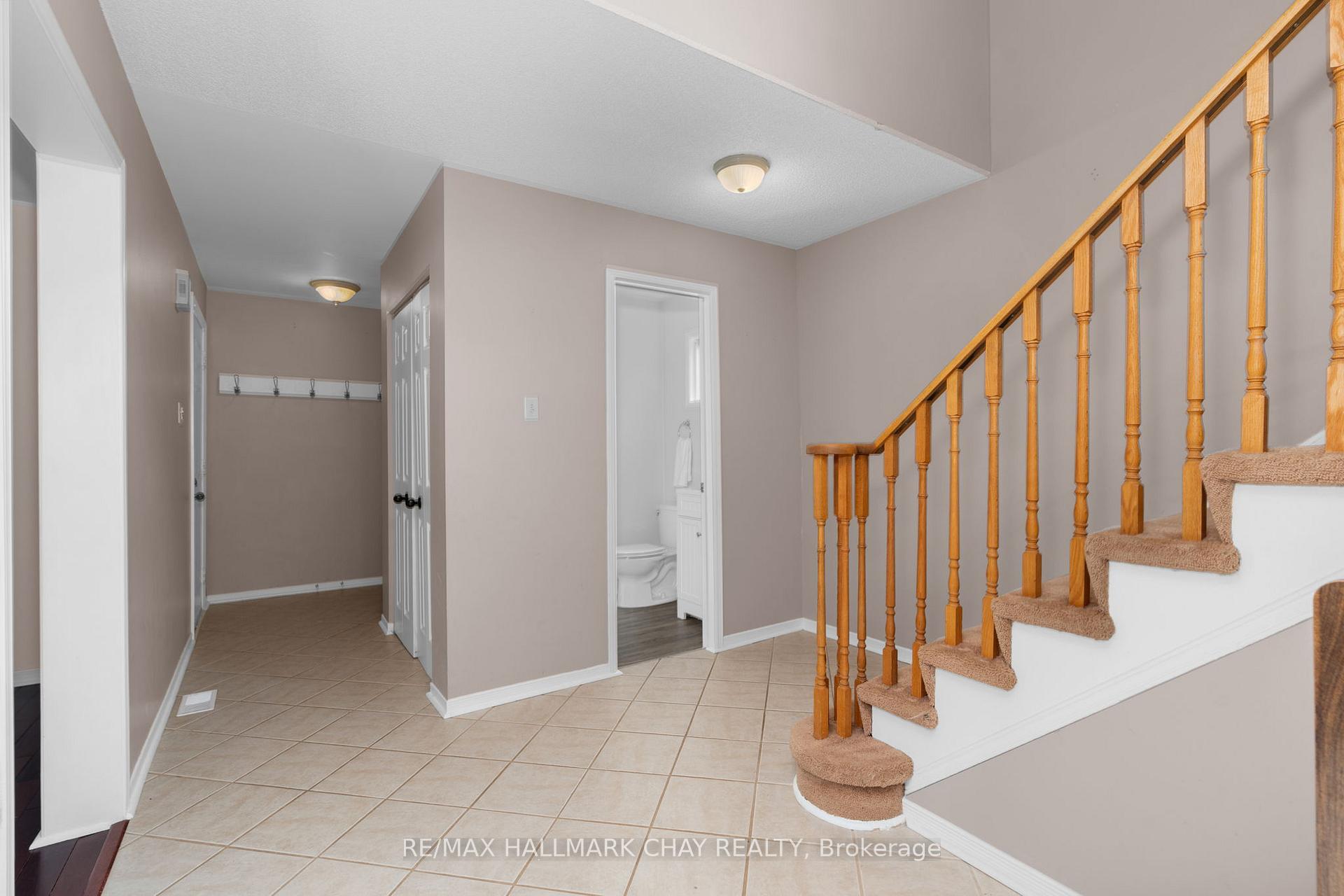 Photo 5 of 294 Hickling Trail, Barrie, Grove East — HOMEH