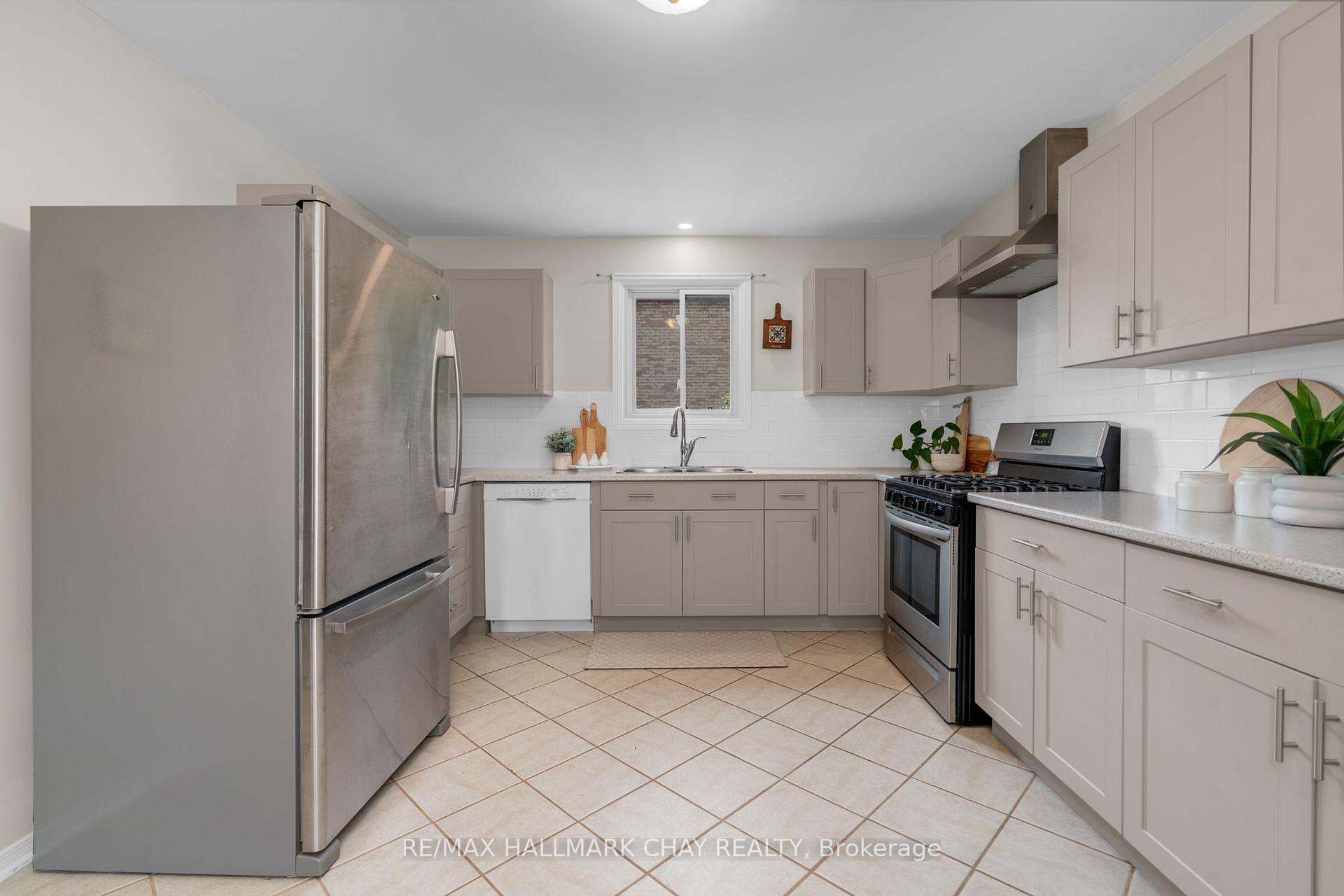Photo 11 of 294 Hickling Trail, Barrie, Grove East — HOMEH