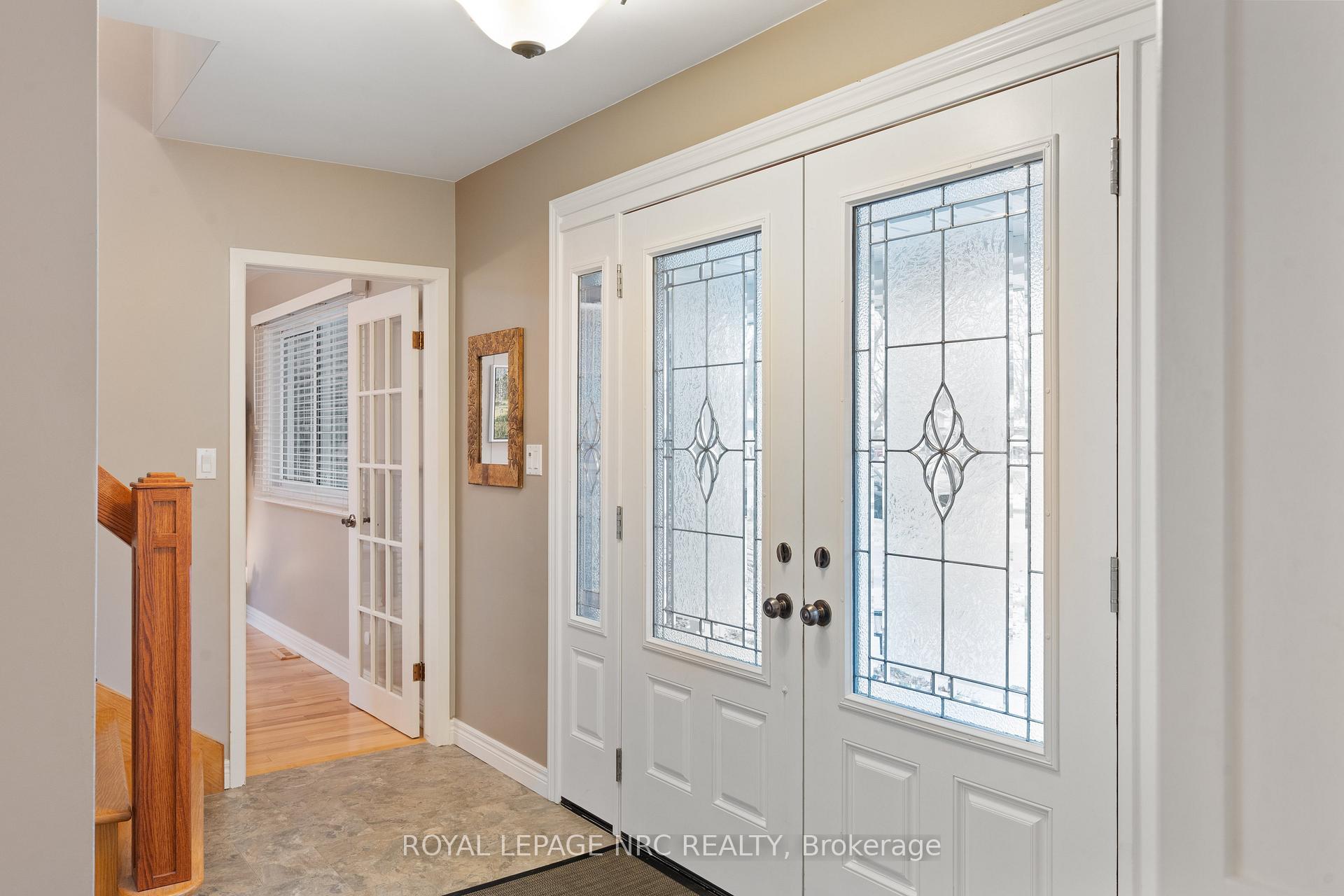 Photo 3 of 21 Gordon Place, St. Catharines, Vine/Linwell — HOMEH