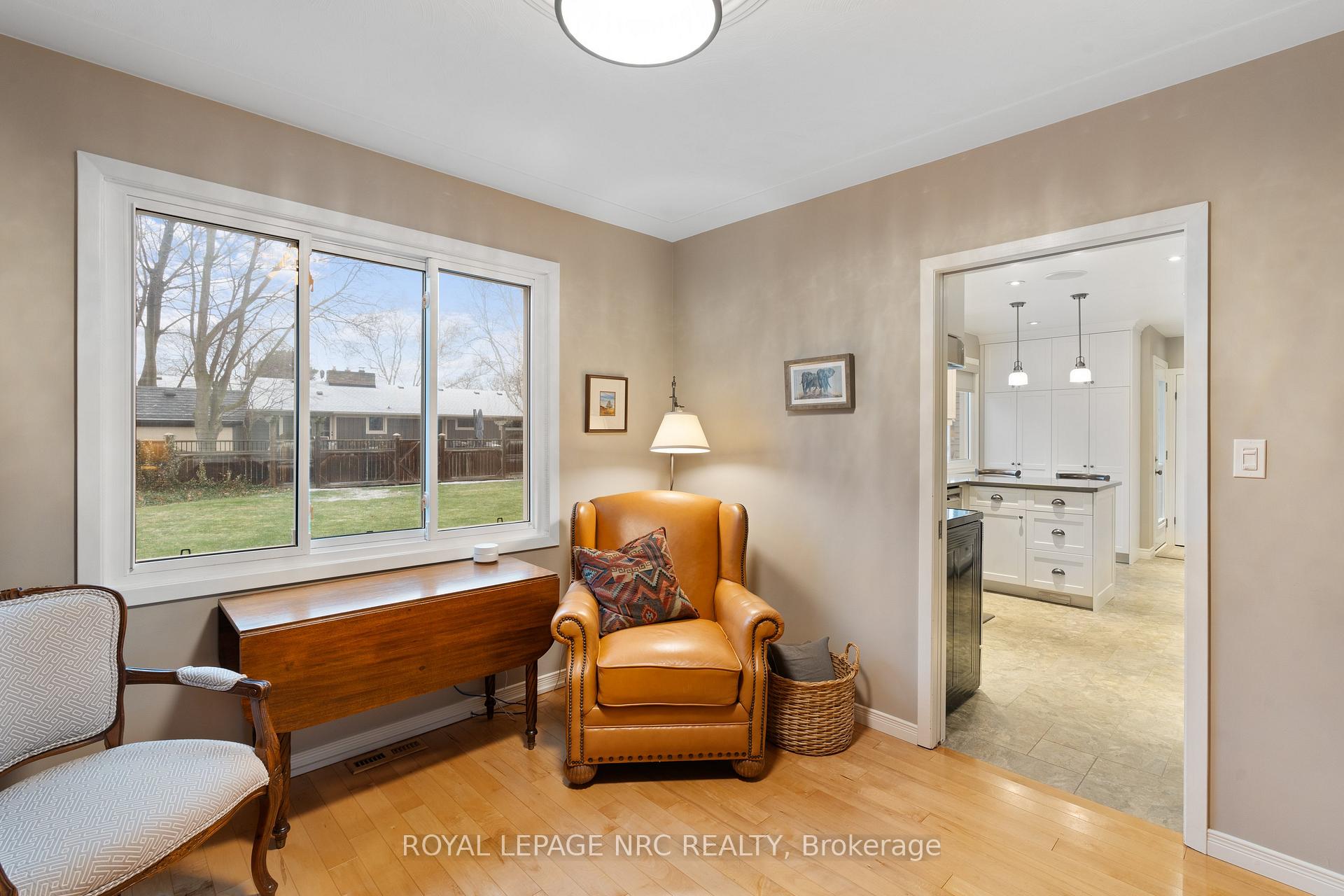 Photo 7 of 21 Gordon Place, St. Catharines, Vine/Linwell — HOMEH
