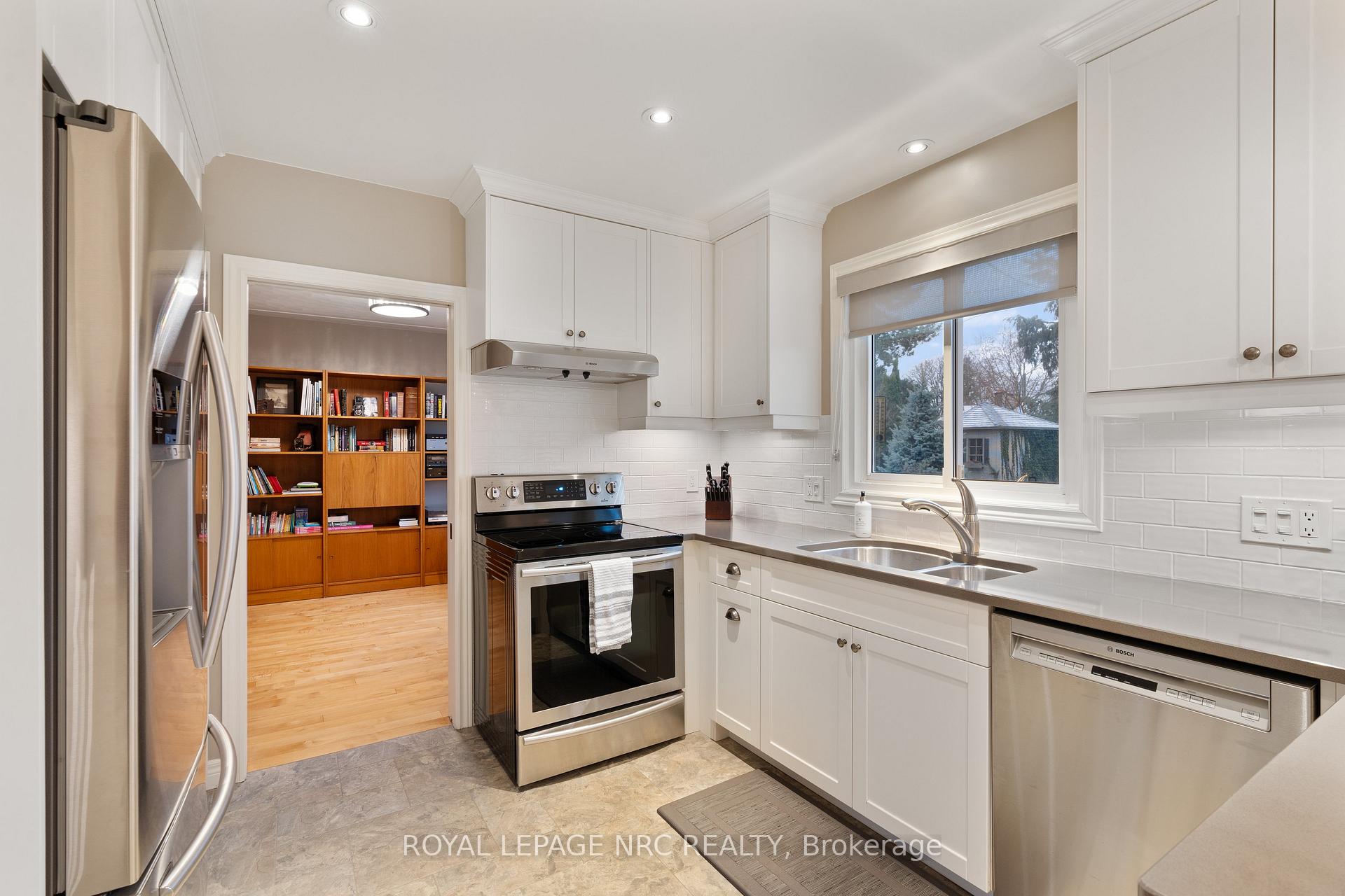 Photo 9 of 21 Gordon Place, St. Catharines, Vine/Linwell — HOMEH