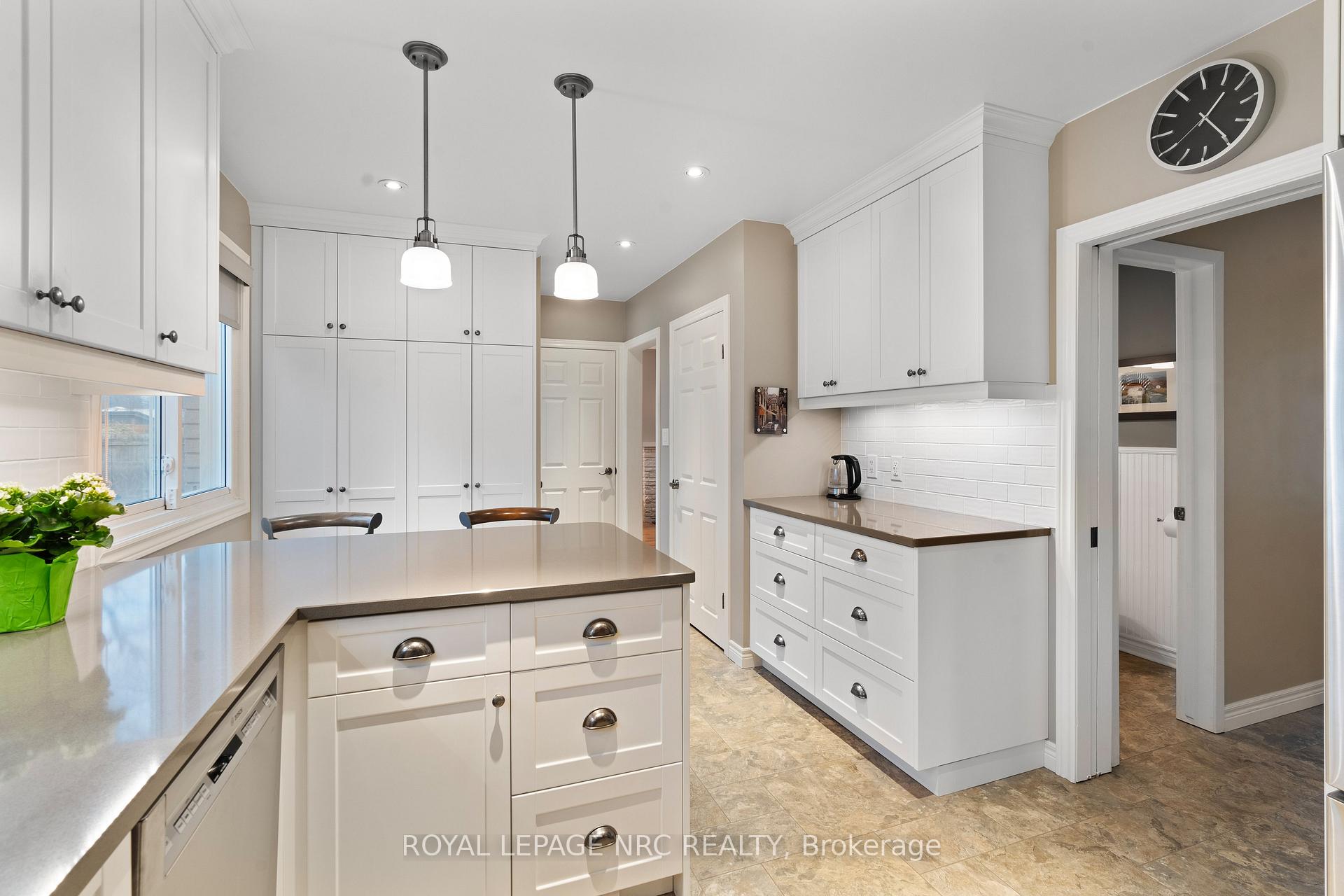 Photo 8 of 21 Gordon Place, St. Catharines, Vine/Linwell — HOMEH