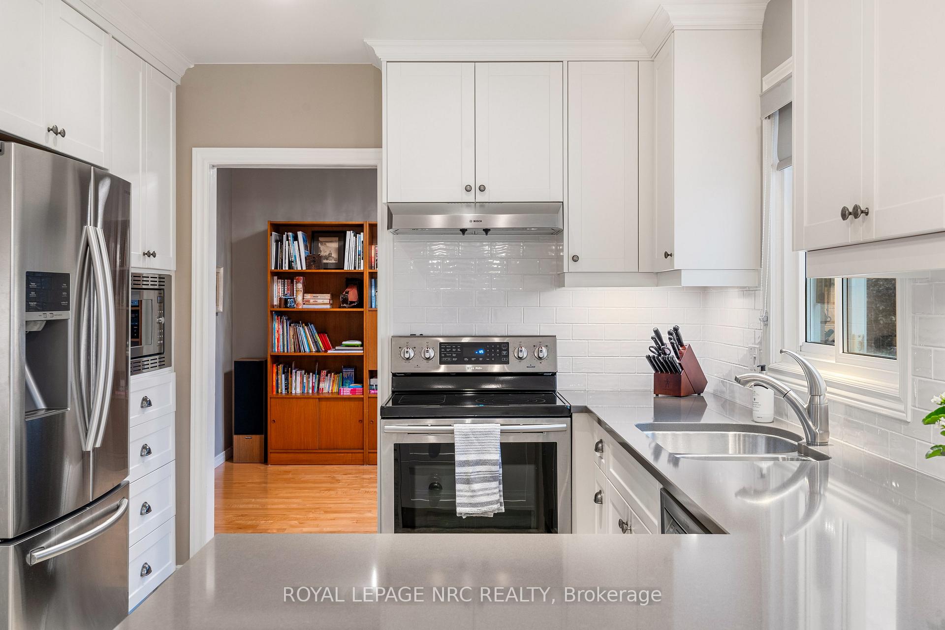 Photo 12 of 21 Gordon Place, St. Catharines, Vine/Linwell — HOMEH