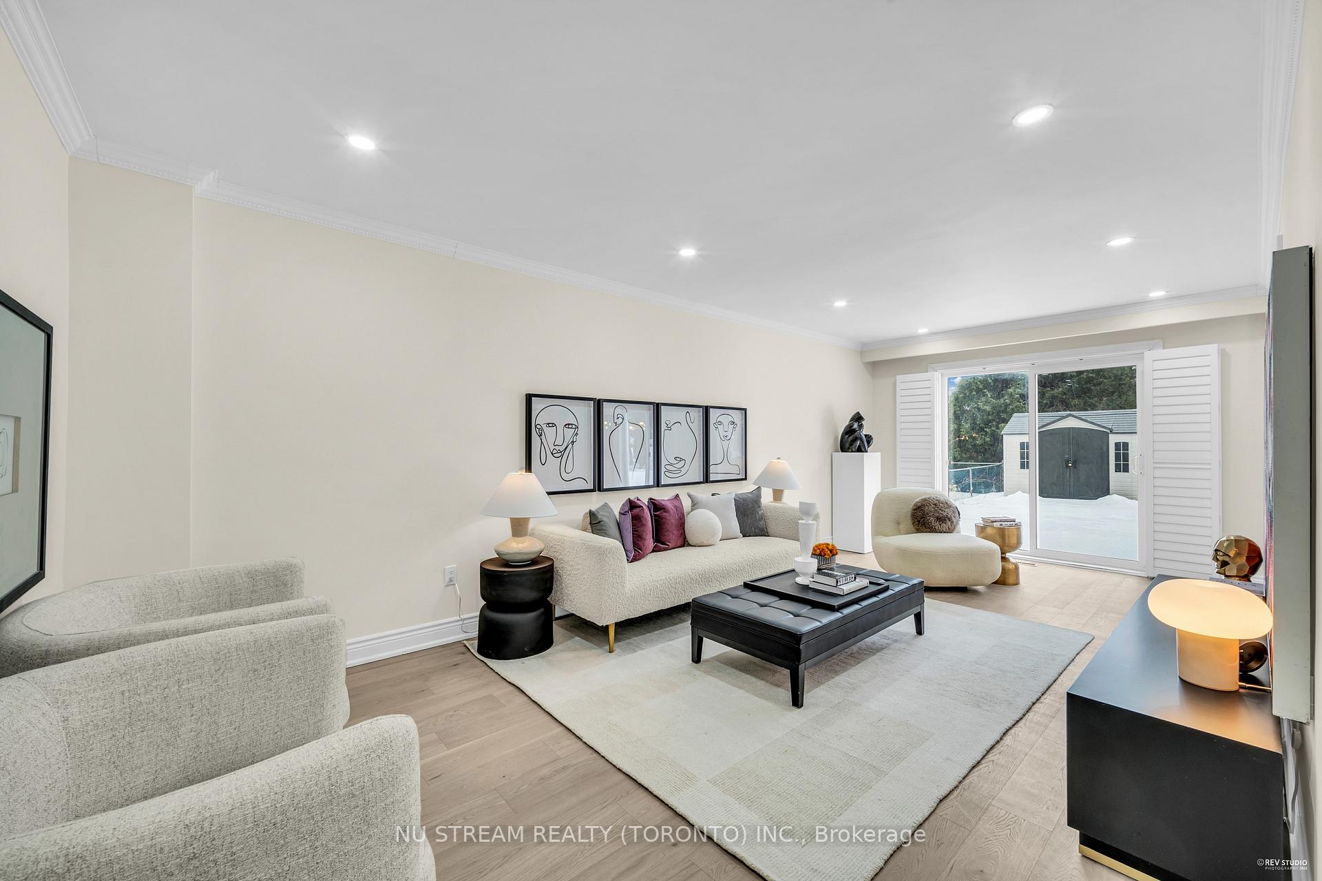 Photo 2 of 9 Liebeck Crescent, Markham, Unionville — HOMEH